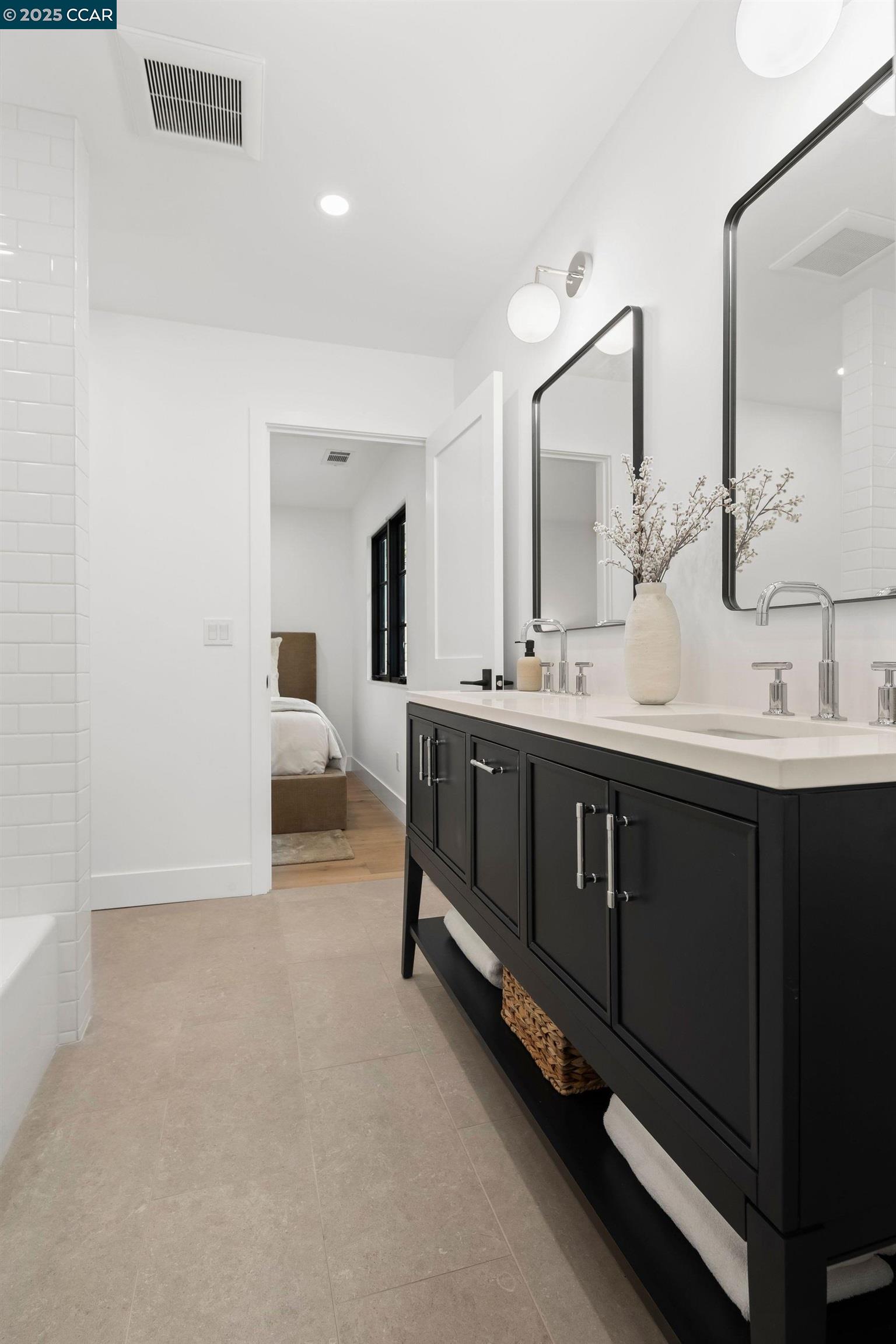 Detail Gallery Image 22 of 38 For 181 Lombardy Lane, Orinda,  CA 94563-1125 - 5 Beds | 4/1 Baths