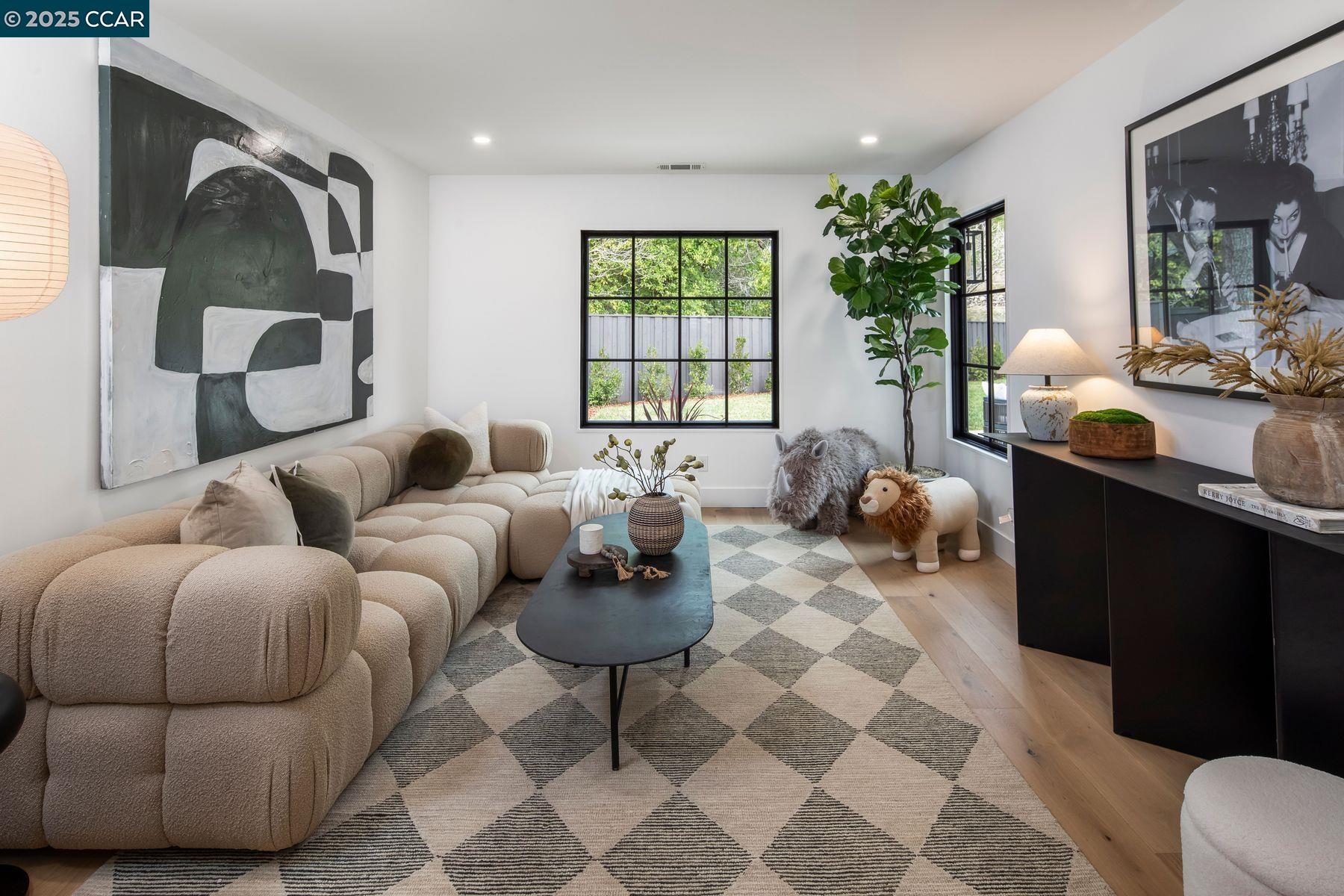 Detail Gallery Image 23 of 38 For 181 Lombardy Lane, Orinda,  CA 94563-1125 - 5 Beds | 4/1 Baths