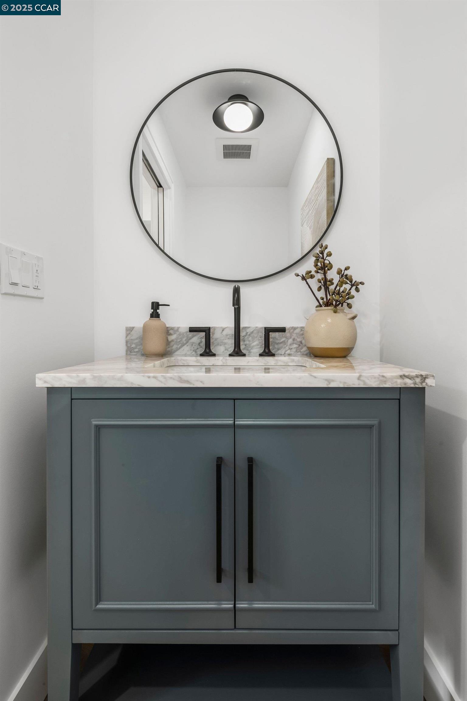 Detail Gallery Image 26 of 38 For 181 Lombardy Lane, Orinda,  CA 94563-1125 - 5 Beds | 4/1 Baths