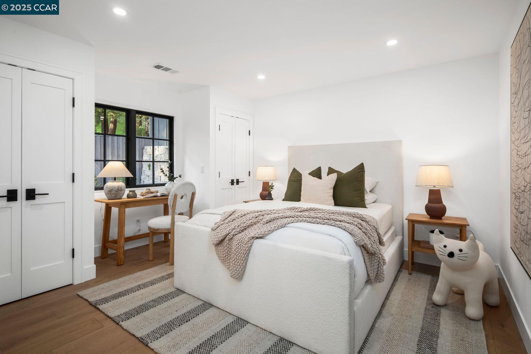 Detail Gallery Image 28 of 38 For 181 Lombardy Lane, Orinda,  CA 94563-1125 - 5 Beds | 4/1 Baths