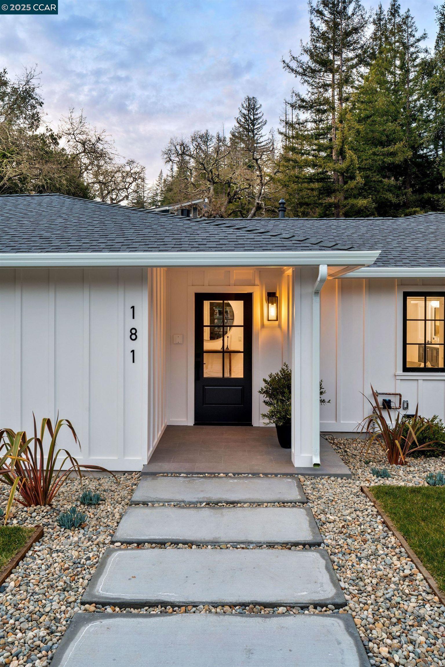 Detail Gallery Image 4 of 38 For 181 Lombardy Lane, Orinda,  CA 94563-1125 - 5 Beds | 4/1 Baths