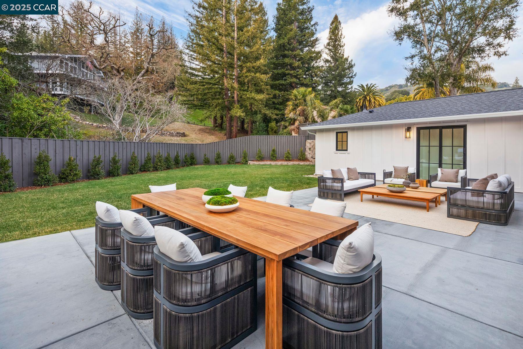 Detail Gallery Image 31 of 38 For 181 Lombardy Lane, Orinda,  CA 94563-1125 - 5 Beds | 4/1 Baths