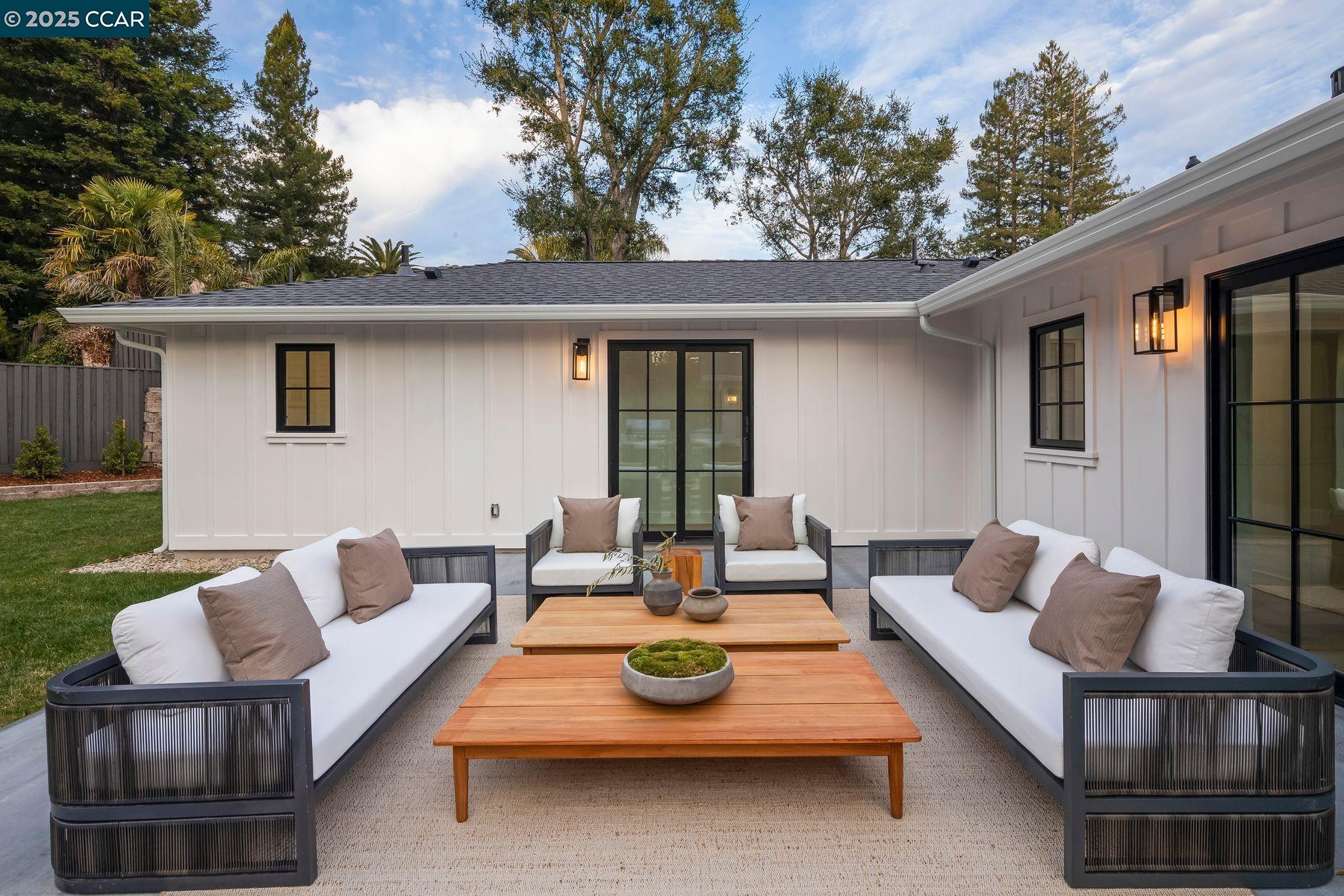 Detail Gallery Image 33 of 38 For 181 Lombardy Lane, Orinda,  CA 94563-1125 - 5 Beds | 4/1 Baths