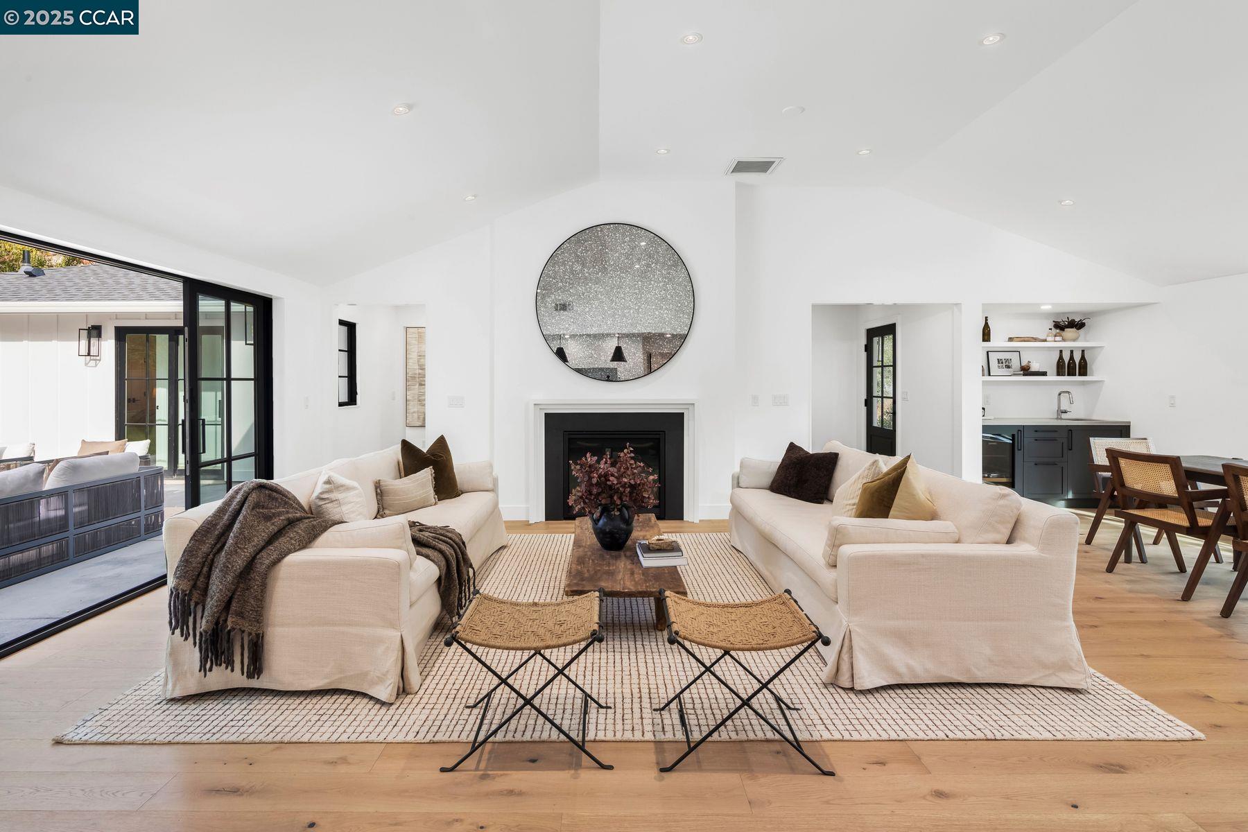 Detail Gallery Image 5 of 38 For 181 Lombardy Lane, Orinda,  CA 94563-1125 - 5 Beds | 4/1 Baths