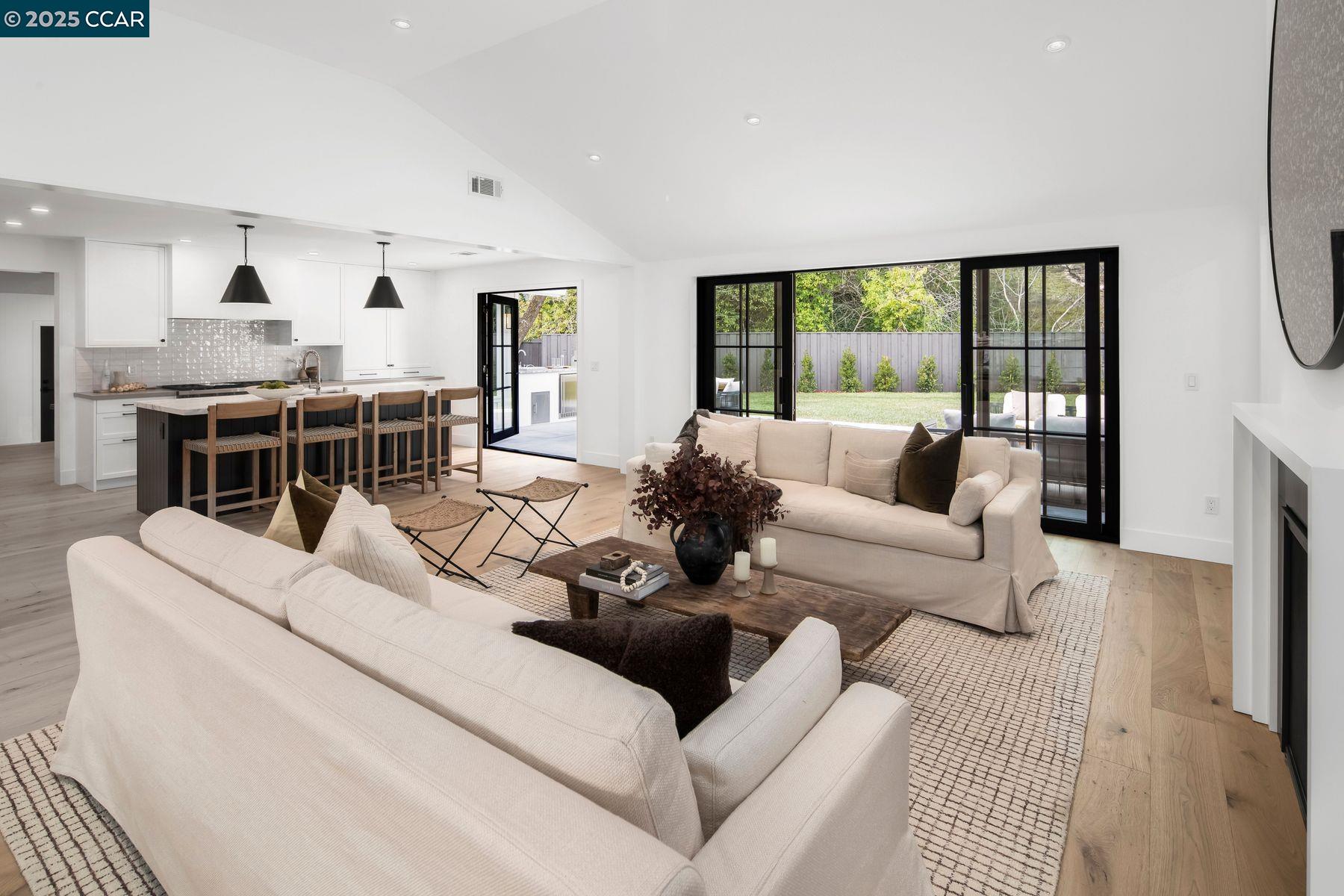 Detail Gallery Image 6 of 38 For 181 Lombardy Lane, Orinda,  CA 94563-1125 - 5 Beds | 4/1 Baths