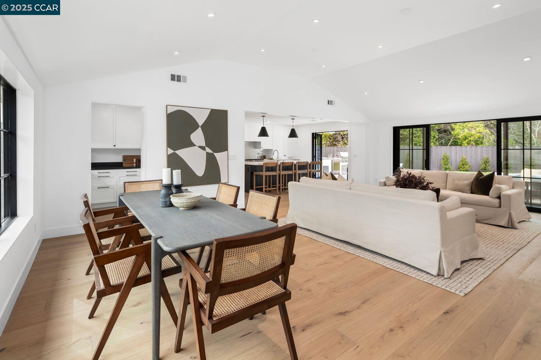 Detail Gallery Image 7 of 38 For 181 Lombardy Lane, Orinda,  CA 94563-1125 - 5 Beds | 4/1 Baths