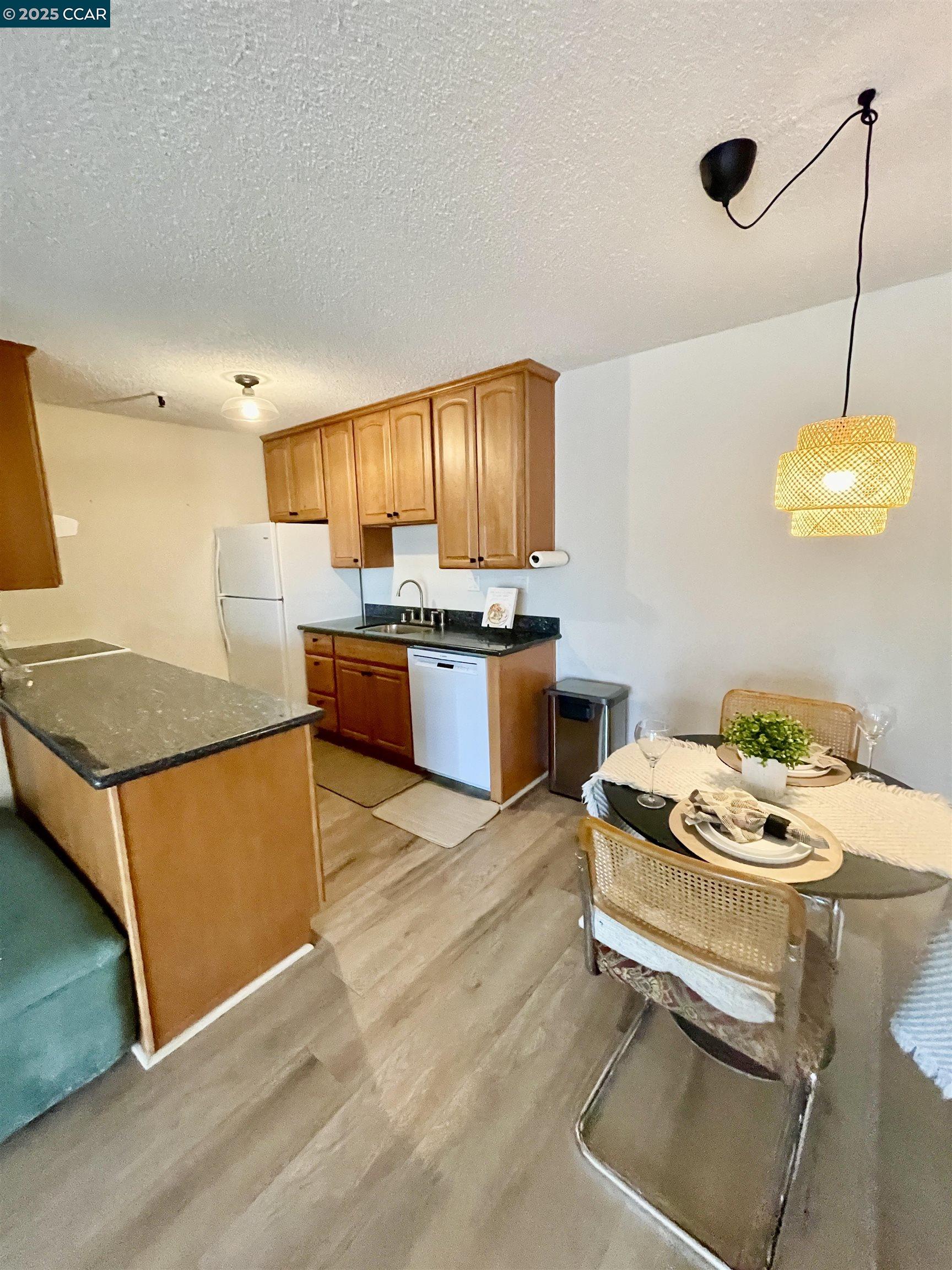 Detail Gallery Image 15 of 21 For 325 Lenox Ave #304,  Oakland,  CA 94610 - 1 Beds | 1 Baths