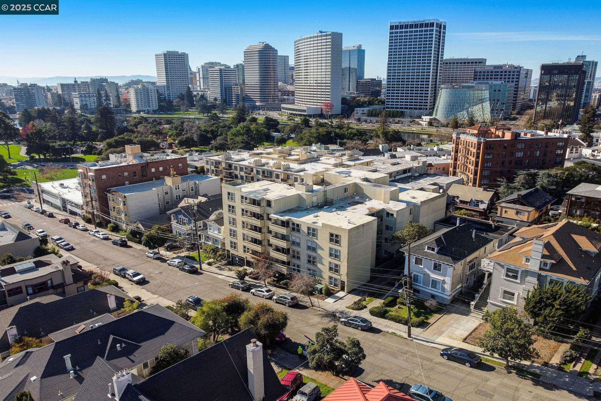 Detail Gallery Image 4 of 21 For 325 Lenox Ave #304,  Oakland,  CA 94610 - 1 Beds | 1 Baths
