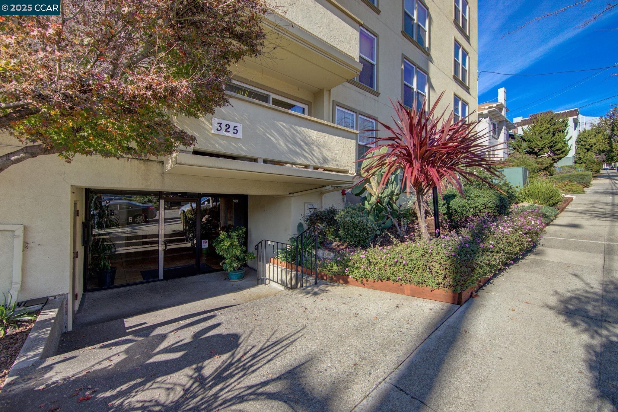 Detail Gallery Image 5 of 21 For 325 Lenox Ave #304,  Oakland,  CA 94610 - 1 Beds | 1 Baths