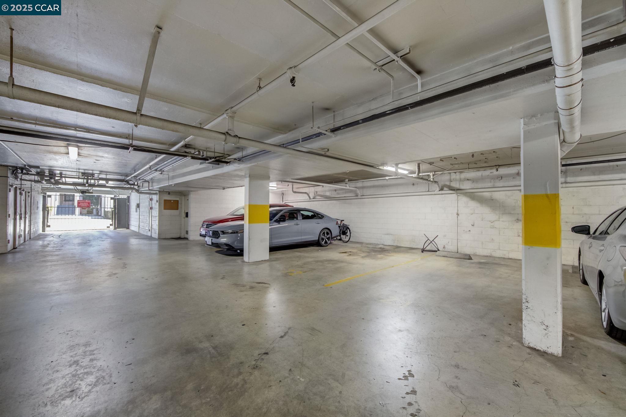 Detail Gallery Image 6 of 21 For 325 Lenox Ave #304,  Oakland,  CA 94610 - 1 Beds | 1 Baths