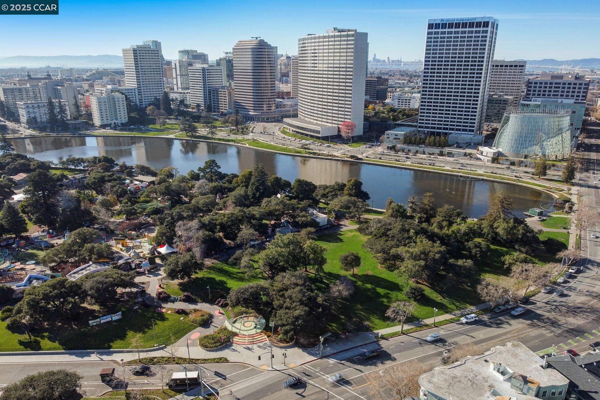 Detail Gallery Image 8 of 21 For 325 Lenox Ave #304,  Oakland,  CA 94610 - 1 Beds | 1 Baths