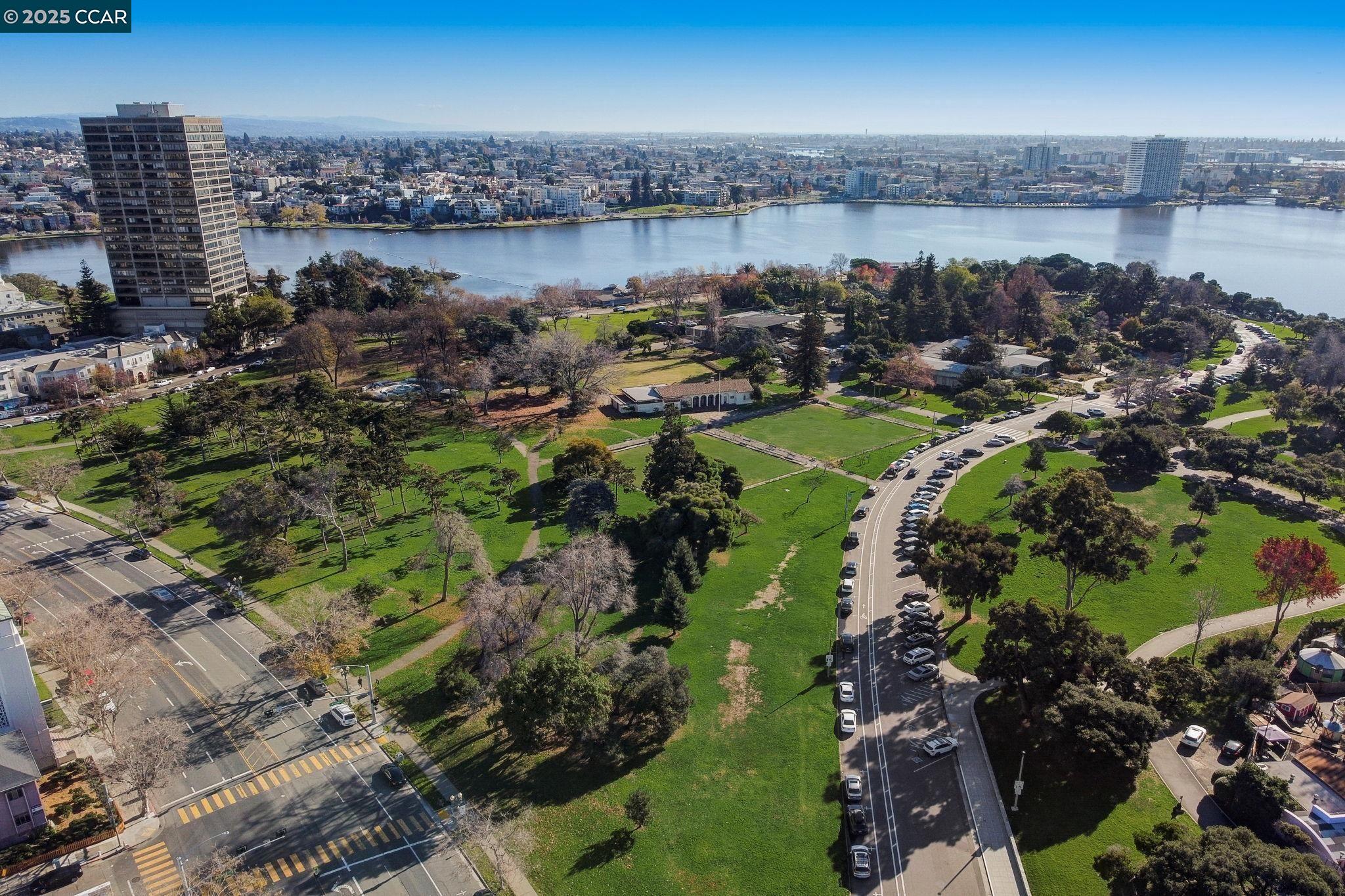 Detail Gallery Image 10 of 21 For 325 Lenox Ave #304,  Oakland,  CA 94610 - 1 Beds | 1 Baths
