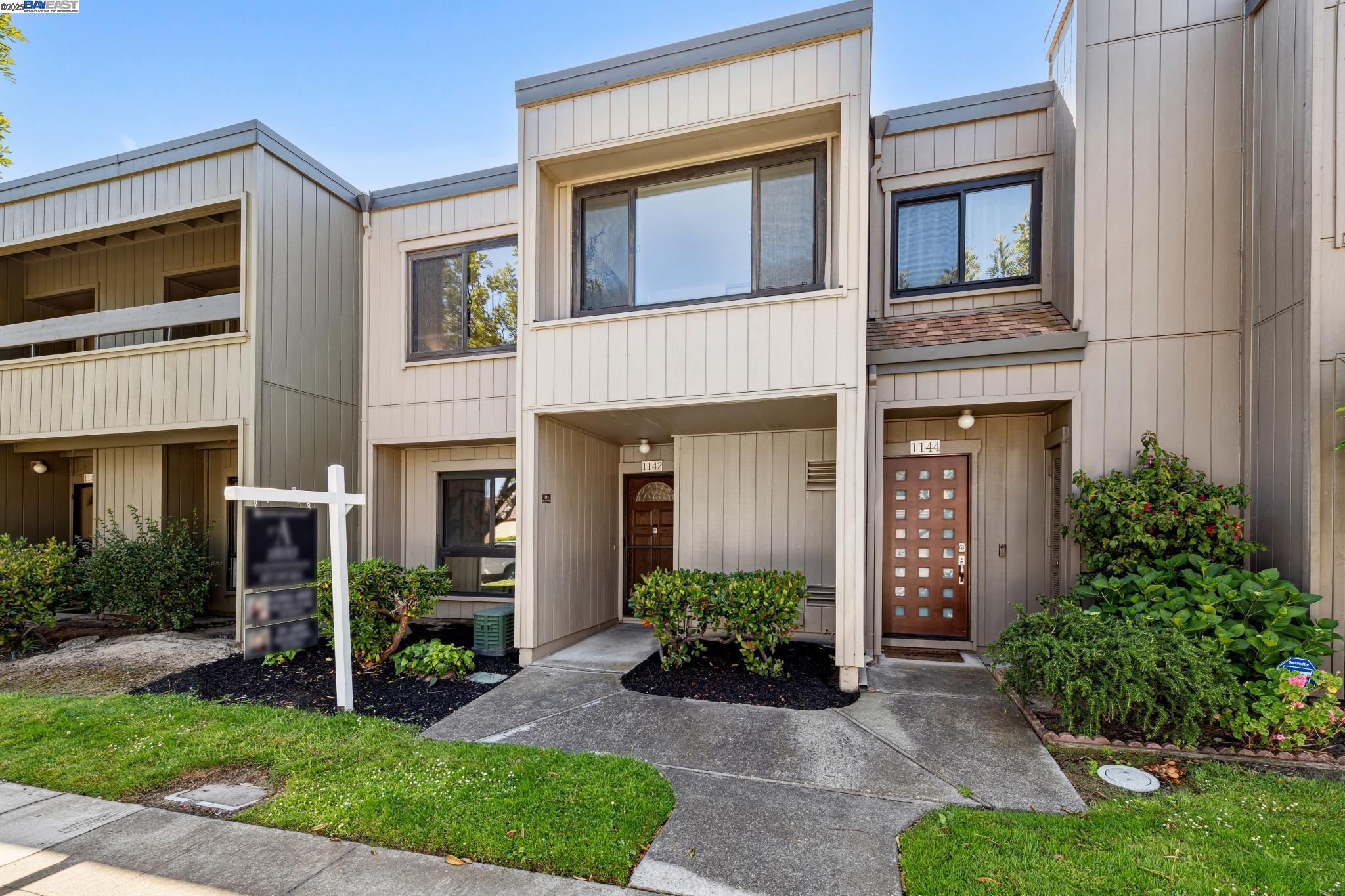 Detail Gallery Image 1 of 47 For 1142 Holly St, Alameda,  CA 94502 - 3 Beds | 2/1 Baths