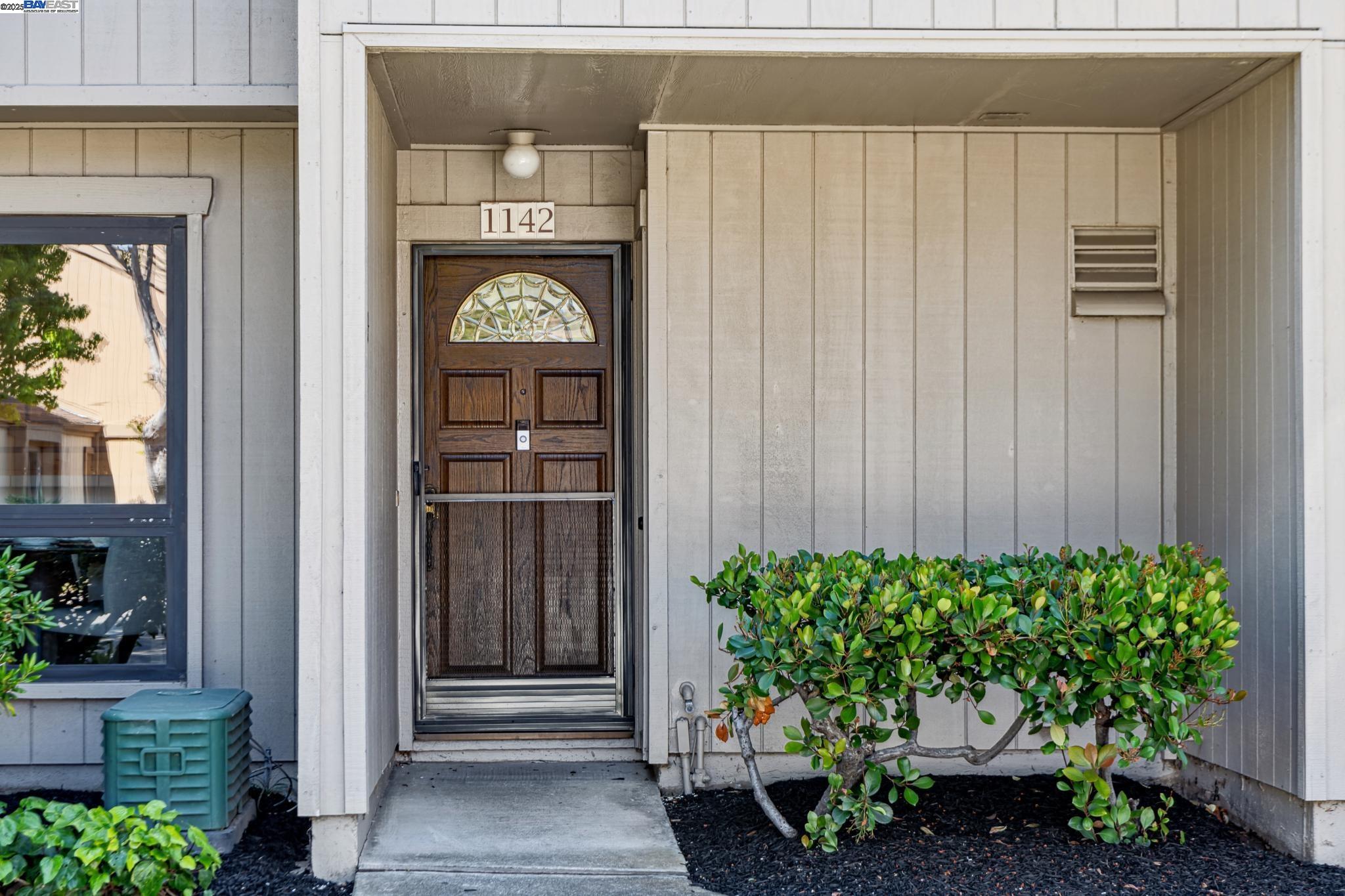 Detail Gallery Image 3 of 47 For 1142 Holly St, Alameda,  CA 94502 - 3 Beds | 2/1 Baths