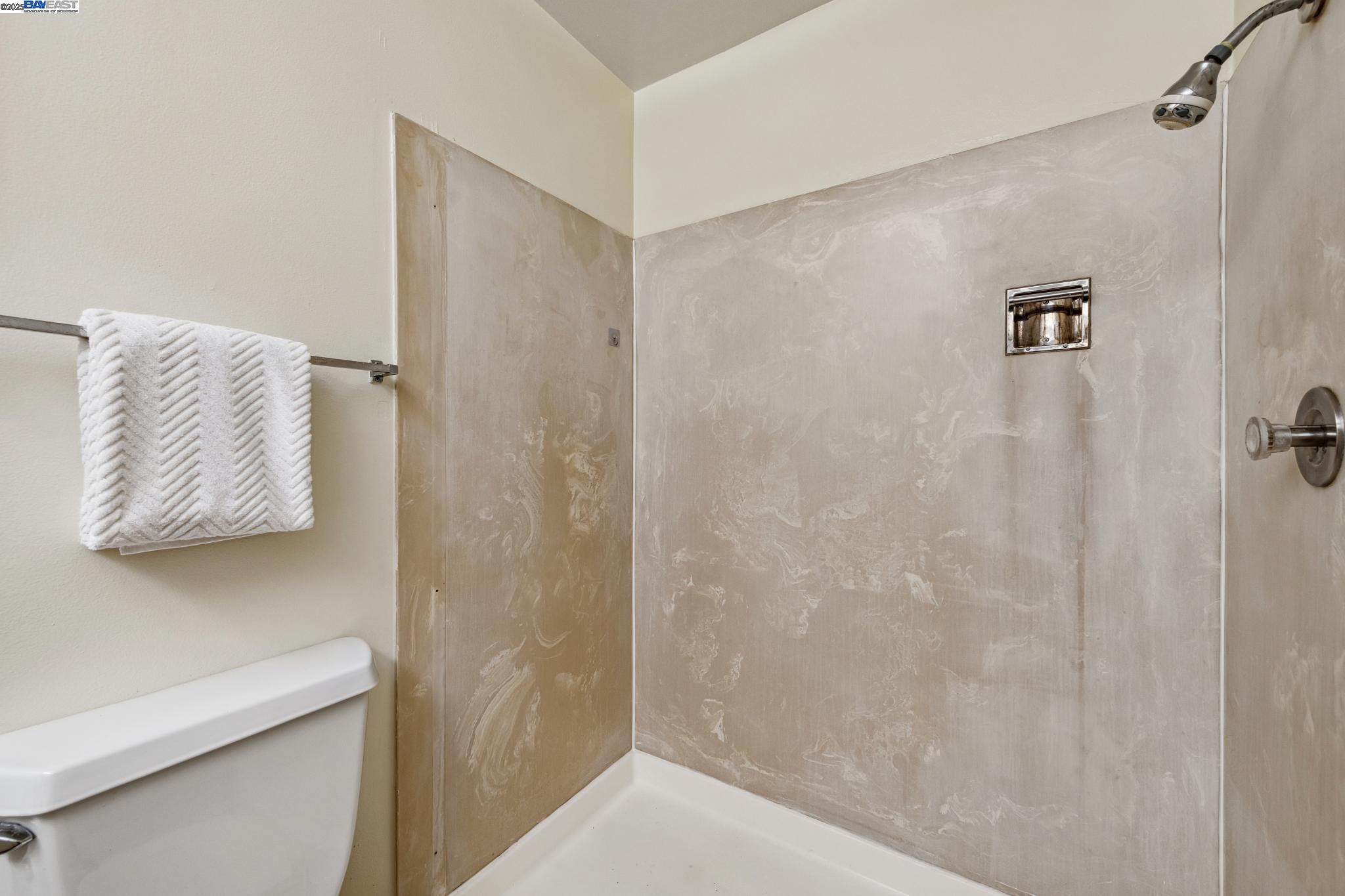 Detail Gallery Image 38 of 47 For 1142 Holly St, Alameda,  CA 94502 - 3 Beds | 2/1 Baths