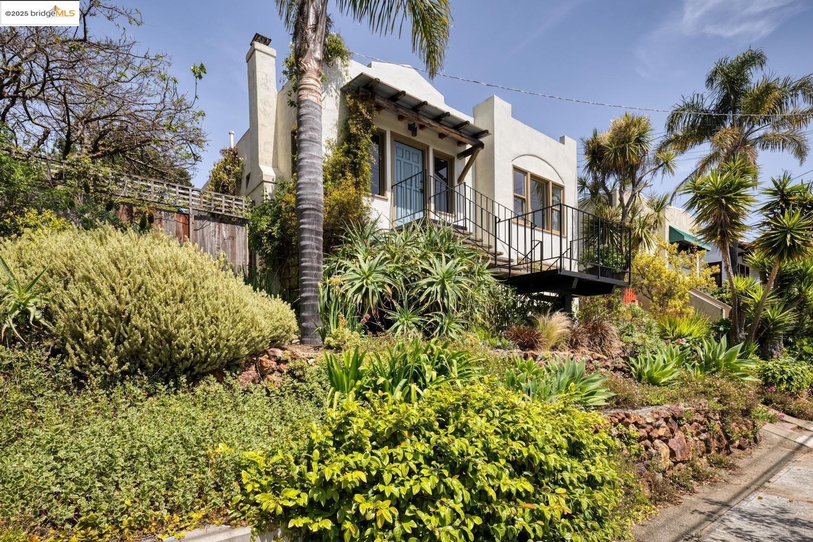 Detail Gallery Image 1 of 34 For 2901 Monticello Ave, Oakland,  CA 94619 - 2 Beds | 1 Baths