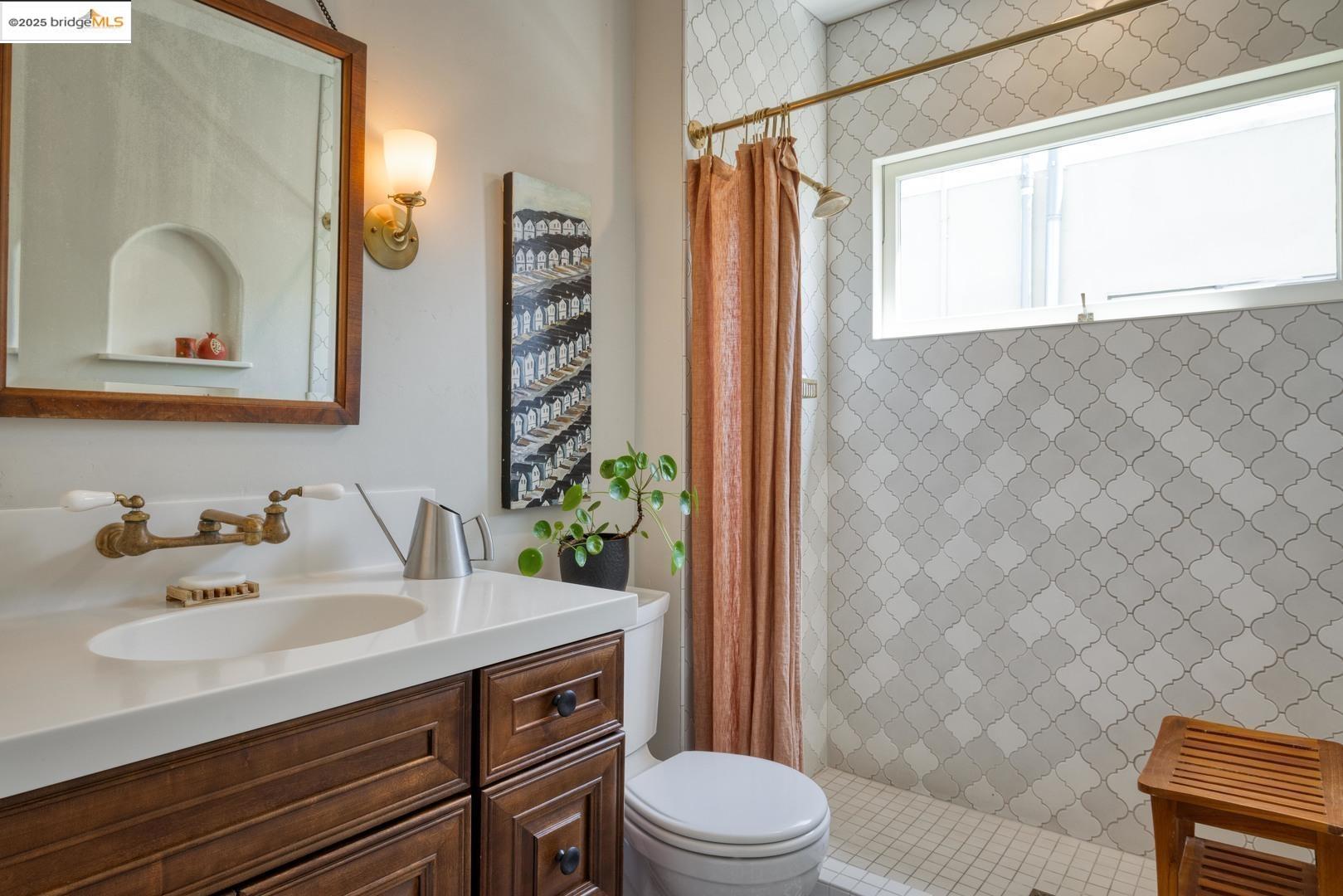 Detail Gallery Image 14 of 34 For 2901 Monticello Ave, Oakland,  CA 94619 - 2 Beds | 1 Baths