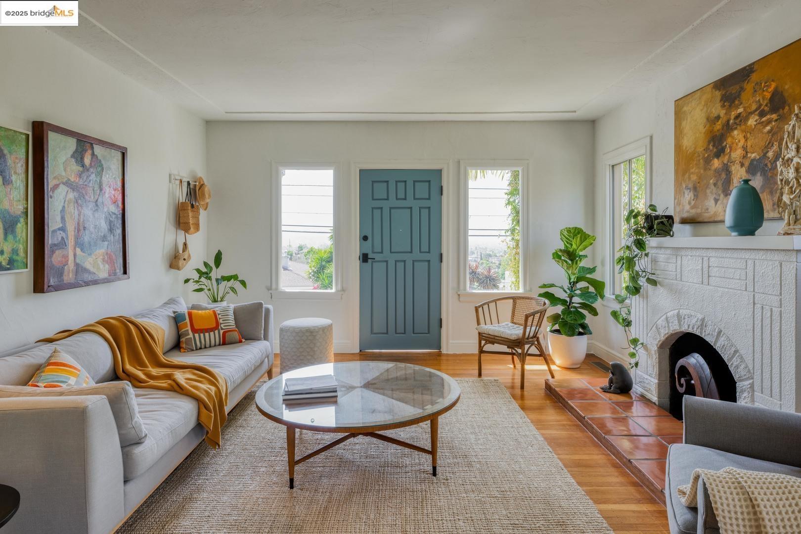 Detail Gallery Image 3 of 34 For 2901 Monticello Ave, Oakland,  CA 94619 - 2 Beds | 1 Baths