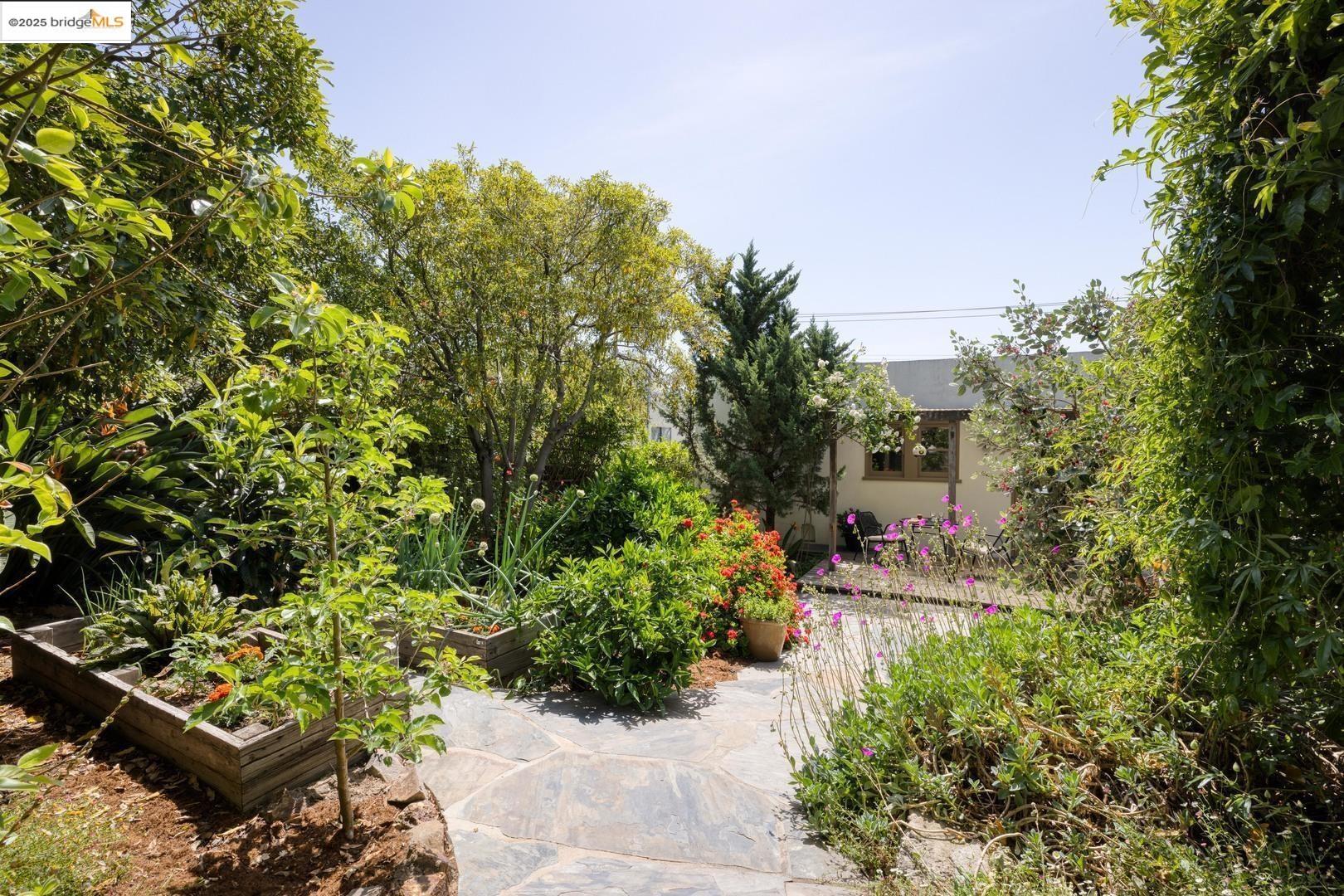 Detail Gallery Image 27 of 34 For 2901 Monticello Ave, Oakland,  CA 94619 - 2 Beds | 1 Baths