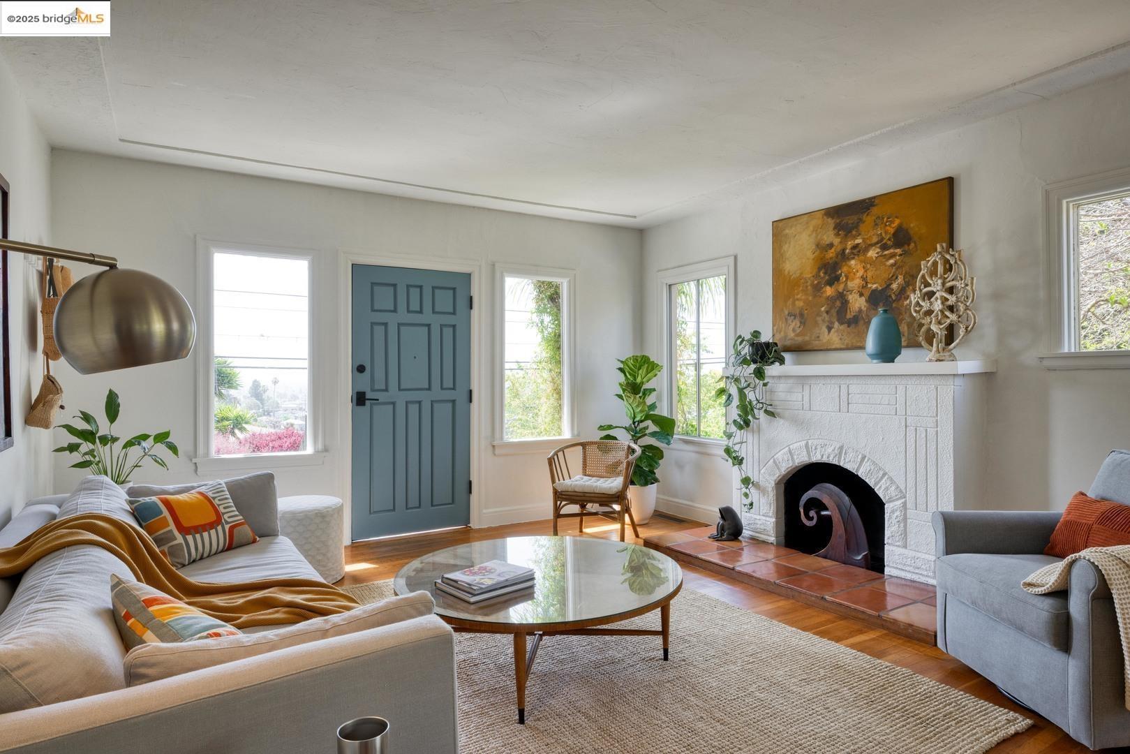 Detail Gallery Image 4 of 34 For 2901 Monticello Ave, Oakland,  CA 94619 - 2 Beds | 1 Baths
