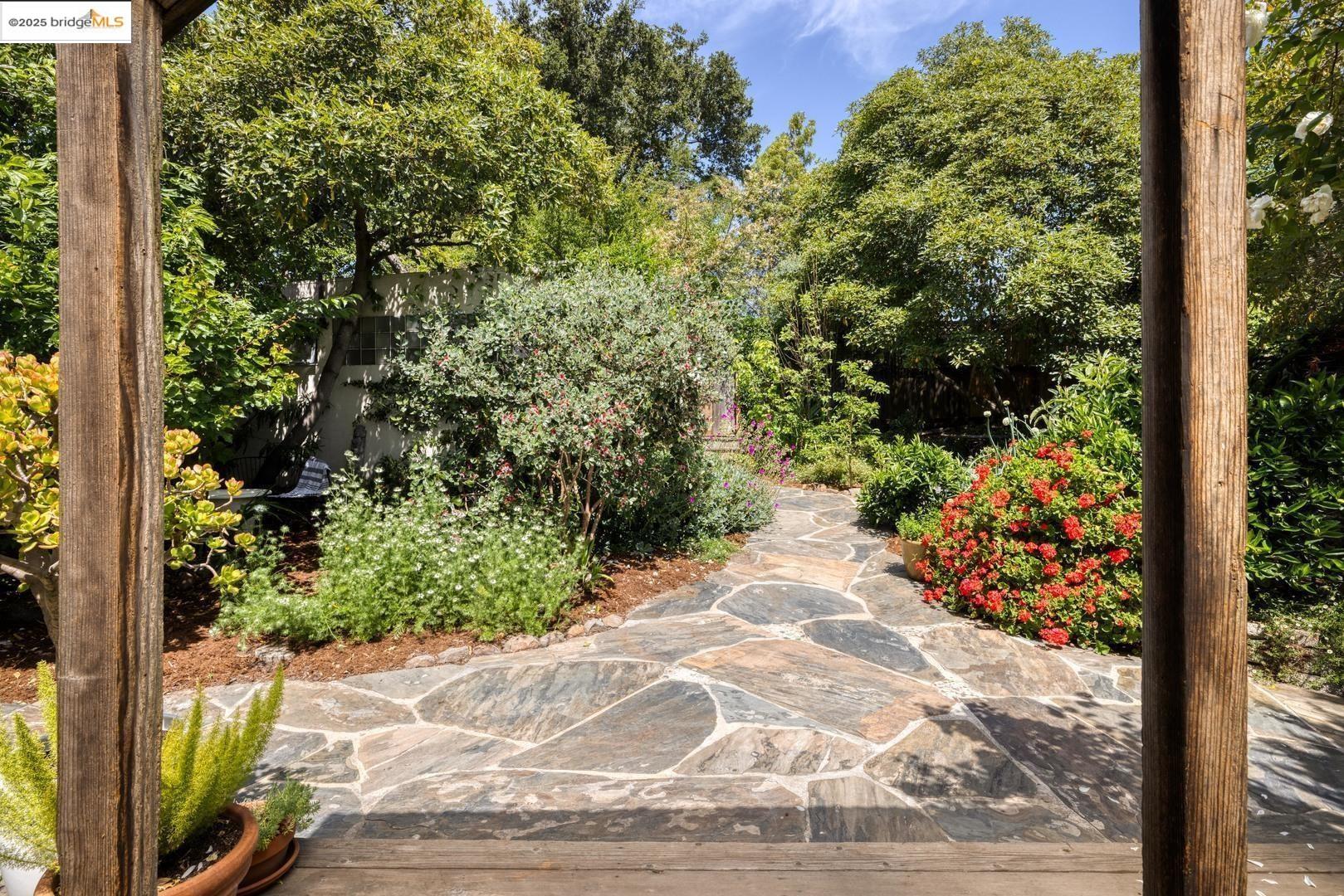 Detail Gallery Image 32 of 34 For 2901 Monticello Ave, Oakland,  CA 94619 - 2 Beds | 1 Baths