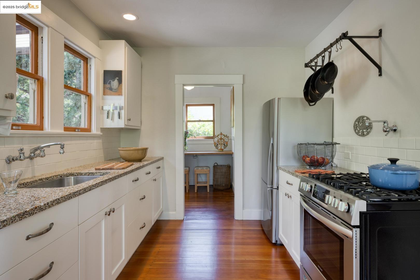 Detail Gallery Image 10 of 34 For 2901 Monticello Ave, Oakland,  CA 94619 - 2 Beds | 1 Baths