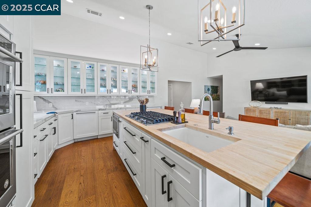 Detail Gallery Image 7 of 20 For 3061 San Miguel Ct, Concord,  CA 94518 - 4 Beds | 2 Baths