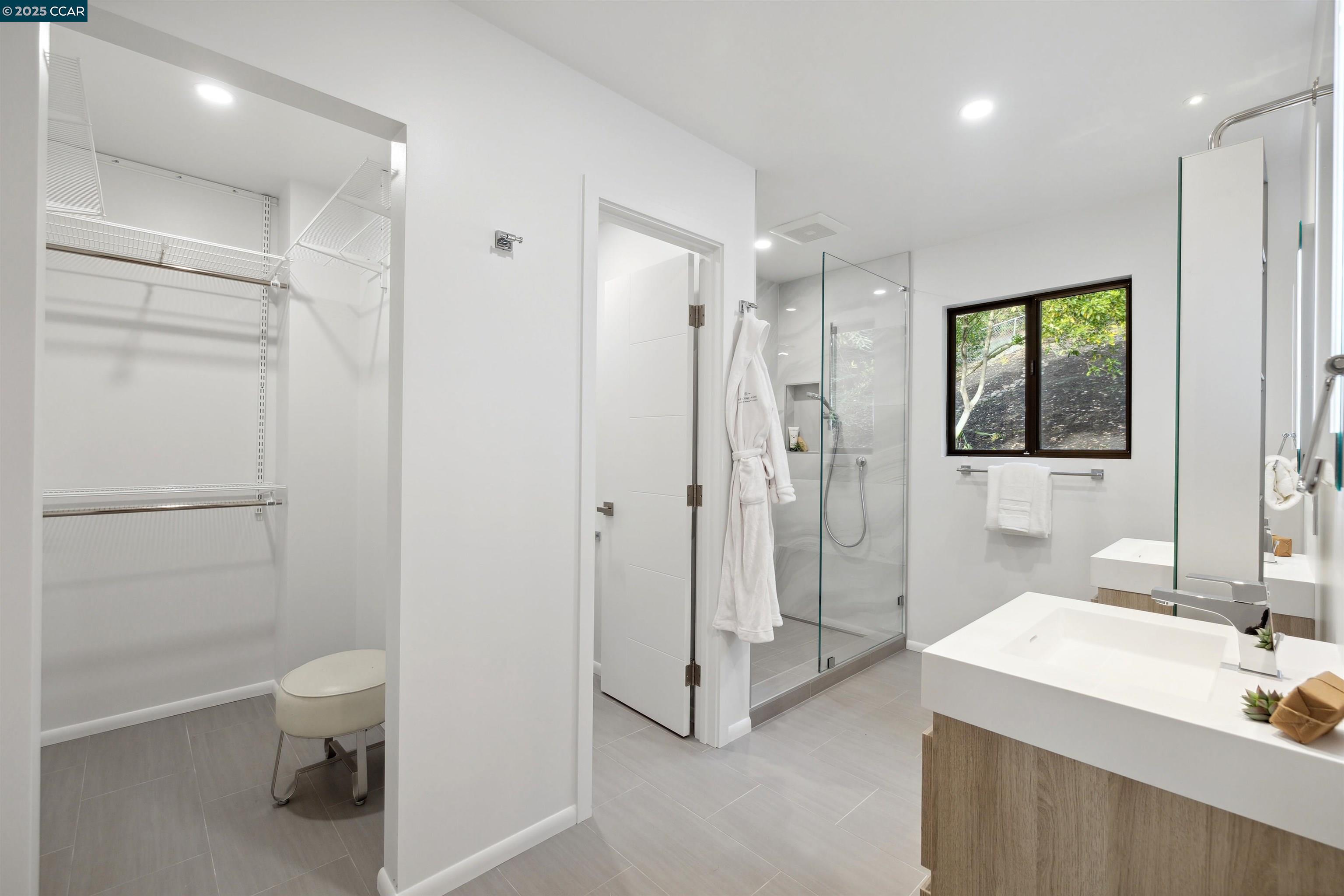 Detail Gallery Image 14 of 31 For 4104 El Nido Ranch Rd, Lafayette,  CA 94549 - 5 Beds | 3 Baths