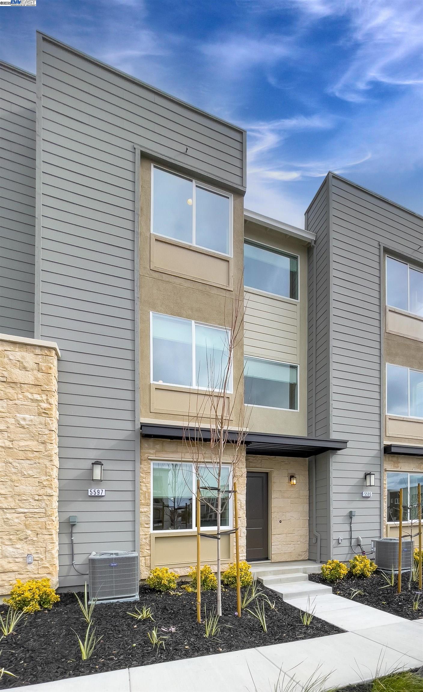 Photo #2: 41098533 Listing 