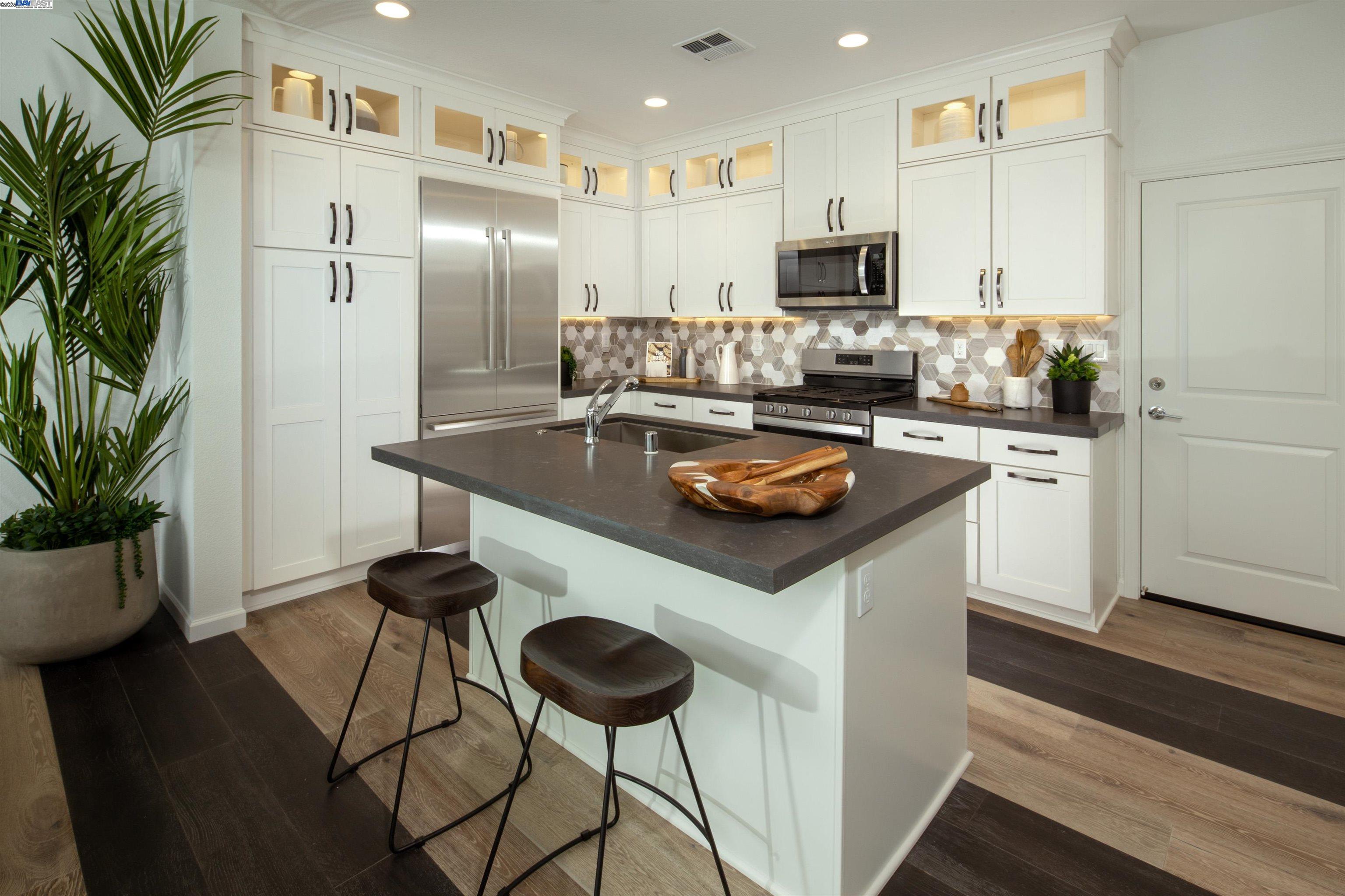 Detail Gallery Image 4 of 13 For 6357 Dandelion Street #58,  Dublin,  CA 94568 - 4 Beds | 3/1 Baths