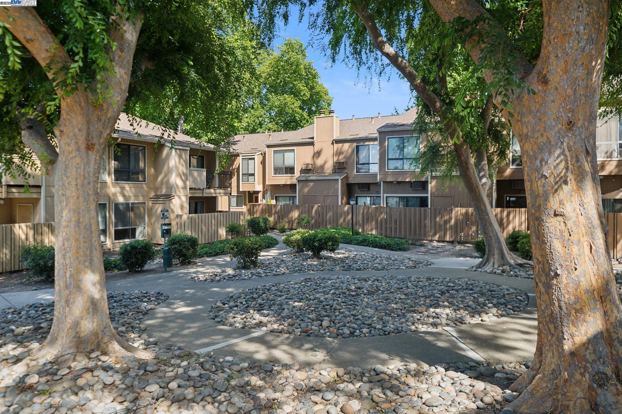 Detail Gallery Image 3 of 32 For 8985 Alcosta Blvd #159,  San Ramon,  CA 94583 - 2 Beds | 2/1 Baths