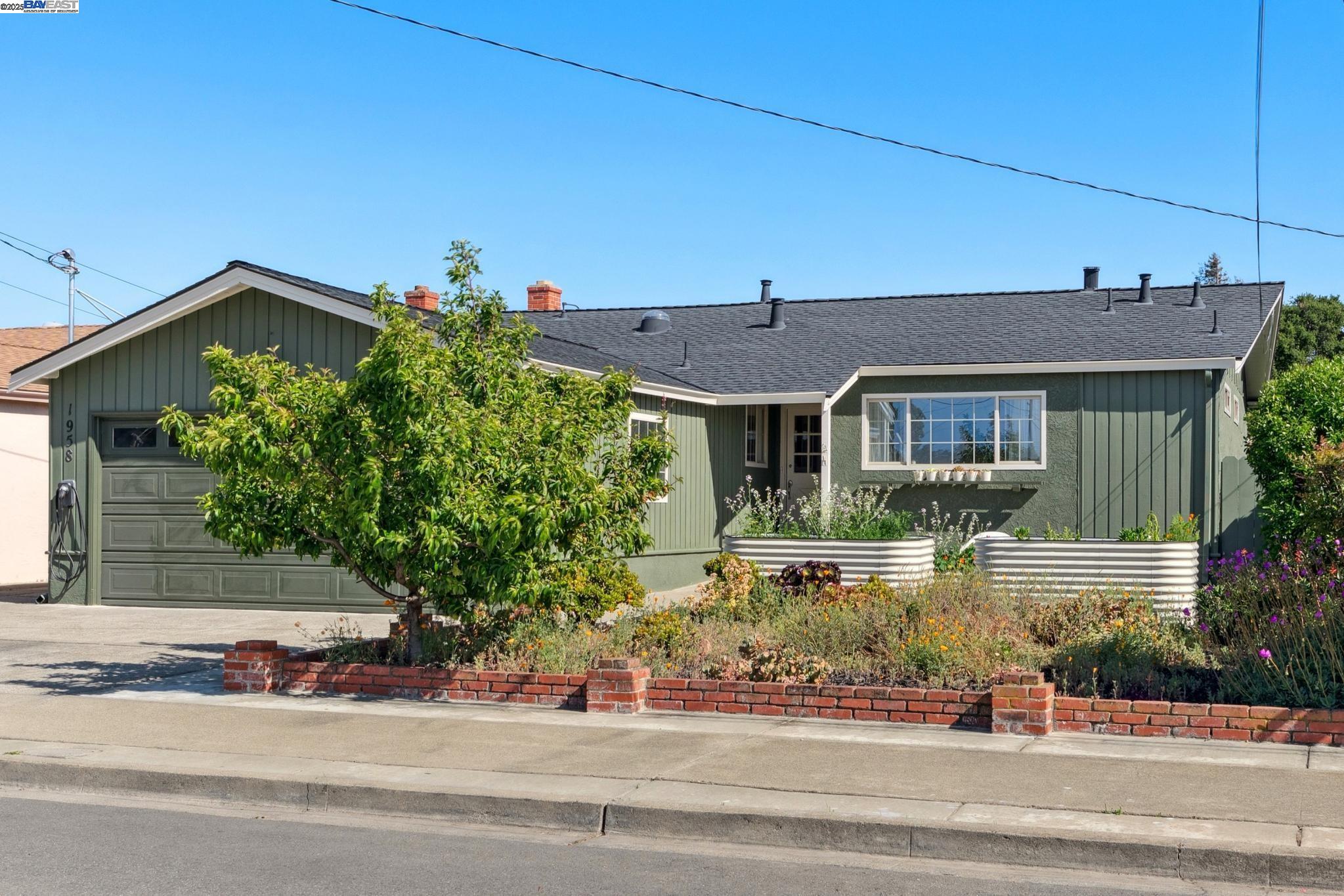 Detail Gallery Image 2 of 55 For 1958 Vining Dr, San Leandro,  CA 94579 - 3 Beds | 2 Baths