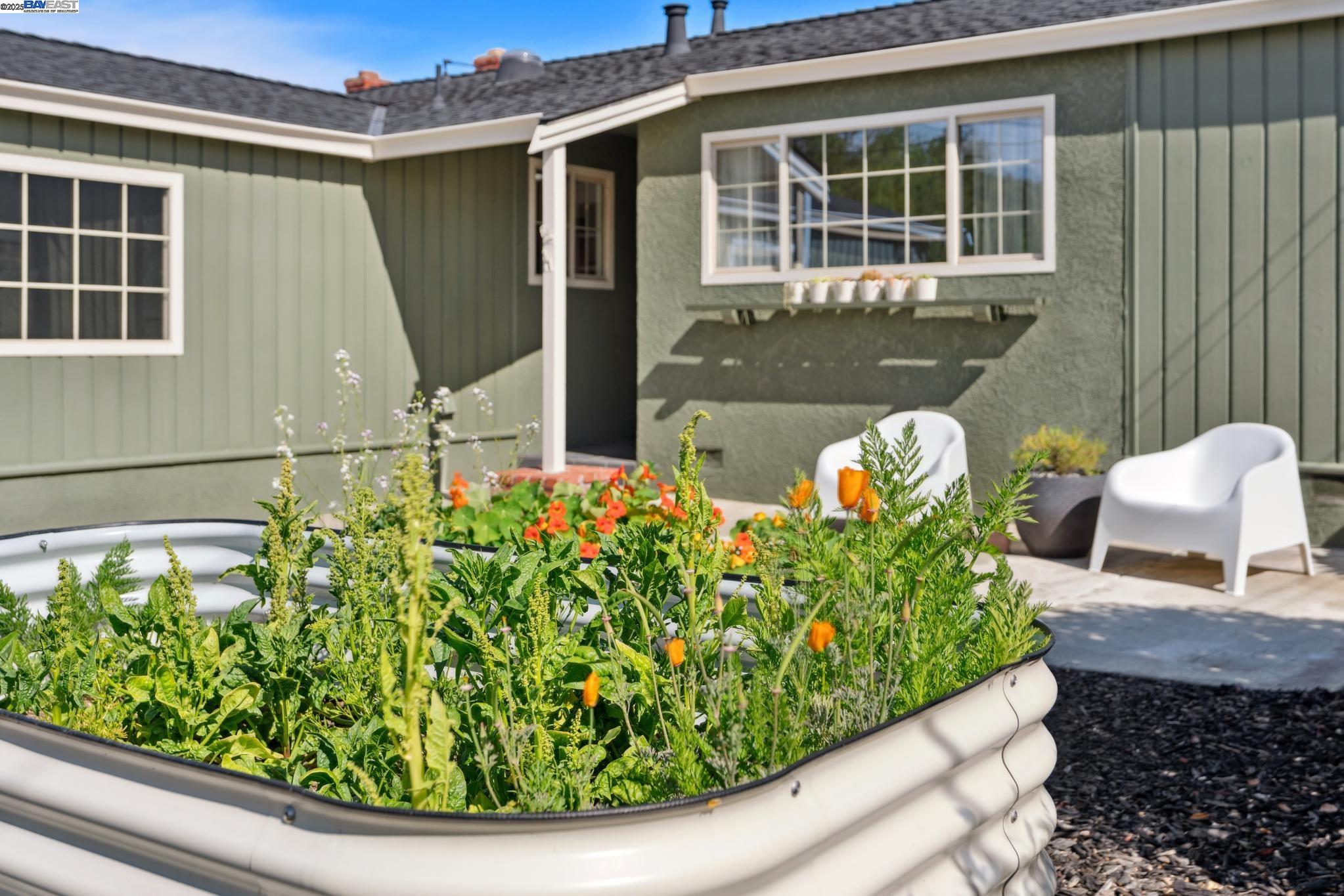 Detail Gallery Image 3 of 55 For 1958 Vining Dr, San Leandro,  CA 94579 - 3 Beds | 2 Baths