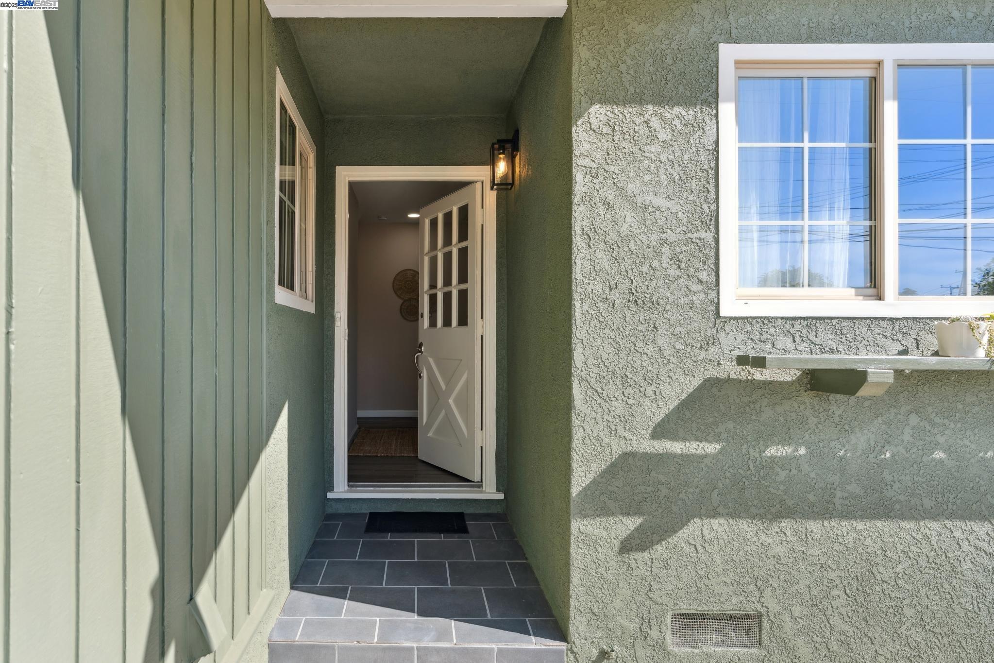 Detail Gallery Image 4 of 55 For 1958 Vining Dr, San Leandro,  CA 94579 - 3 Beds | 2 Baths