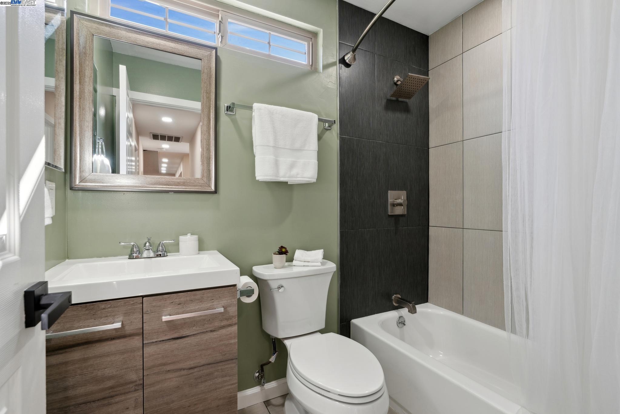 Detail Gallery Image 32 of 55 For 1958 Vining Dr, San Leandro,  CA 94579 - 3 Beds | 2 Baths