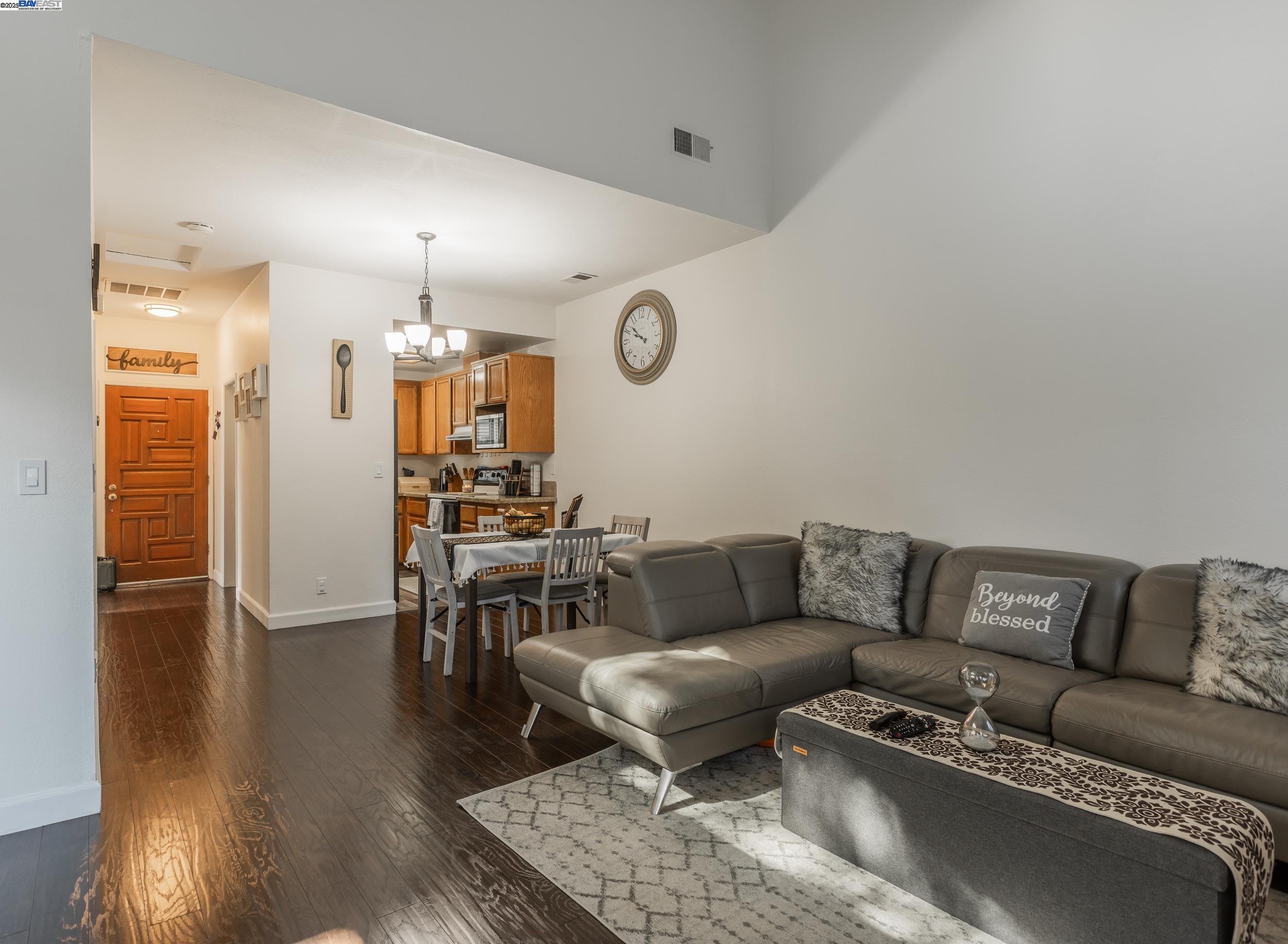 Detail Gallery Image 2 of 20 For 286 Birch Creek Dr, Pleasanton,  CA 94566 - 2 Beds | 2 Baths