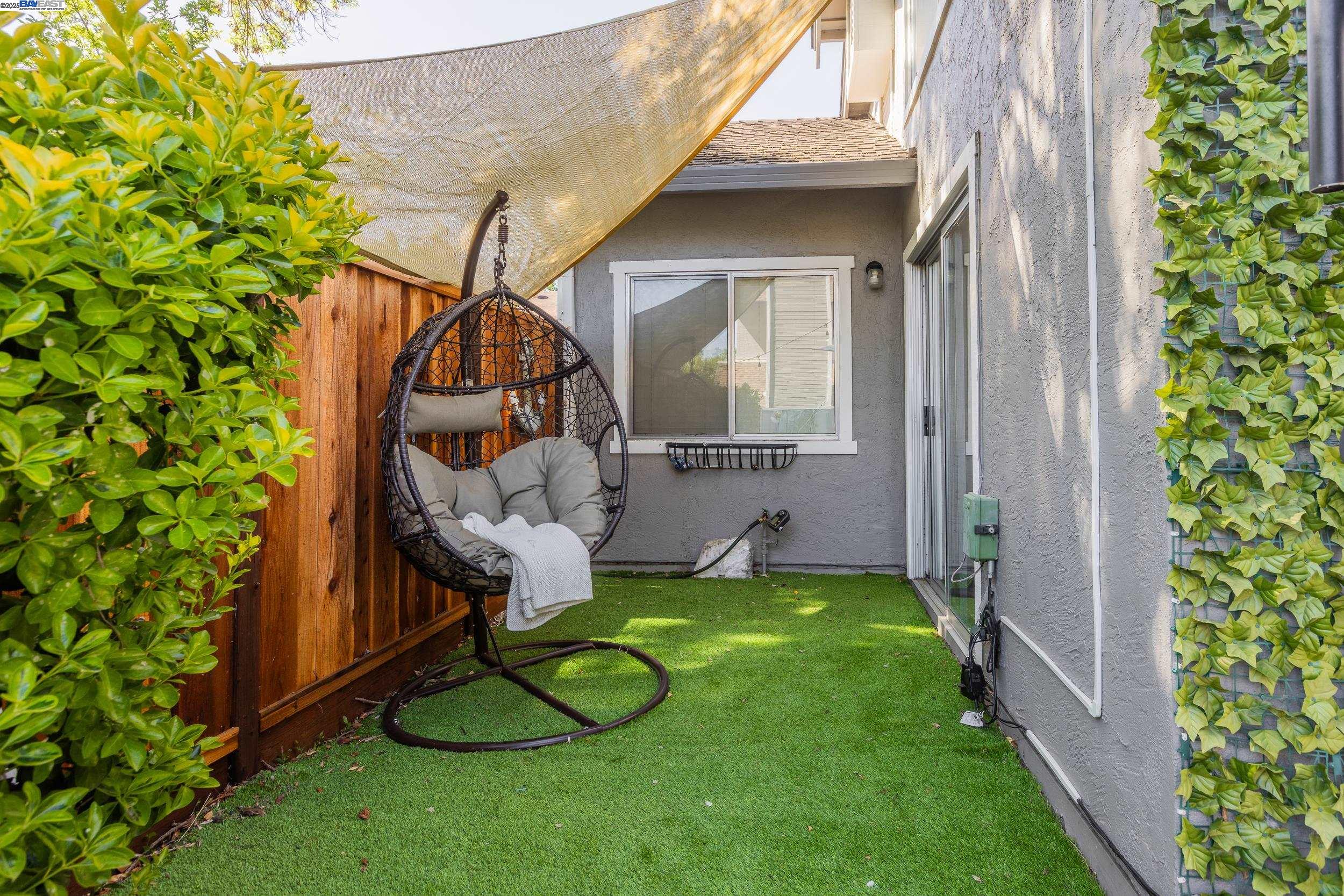 Detail Gallery Image 15 of 20 For 286 Birch Creek Dr, Pleasanton,  CA 94566 - 2 Beds | 2 Baths