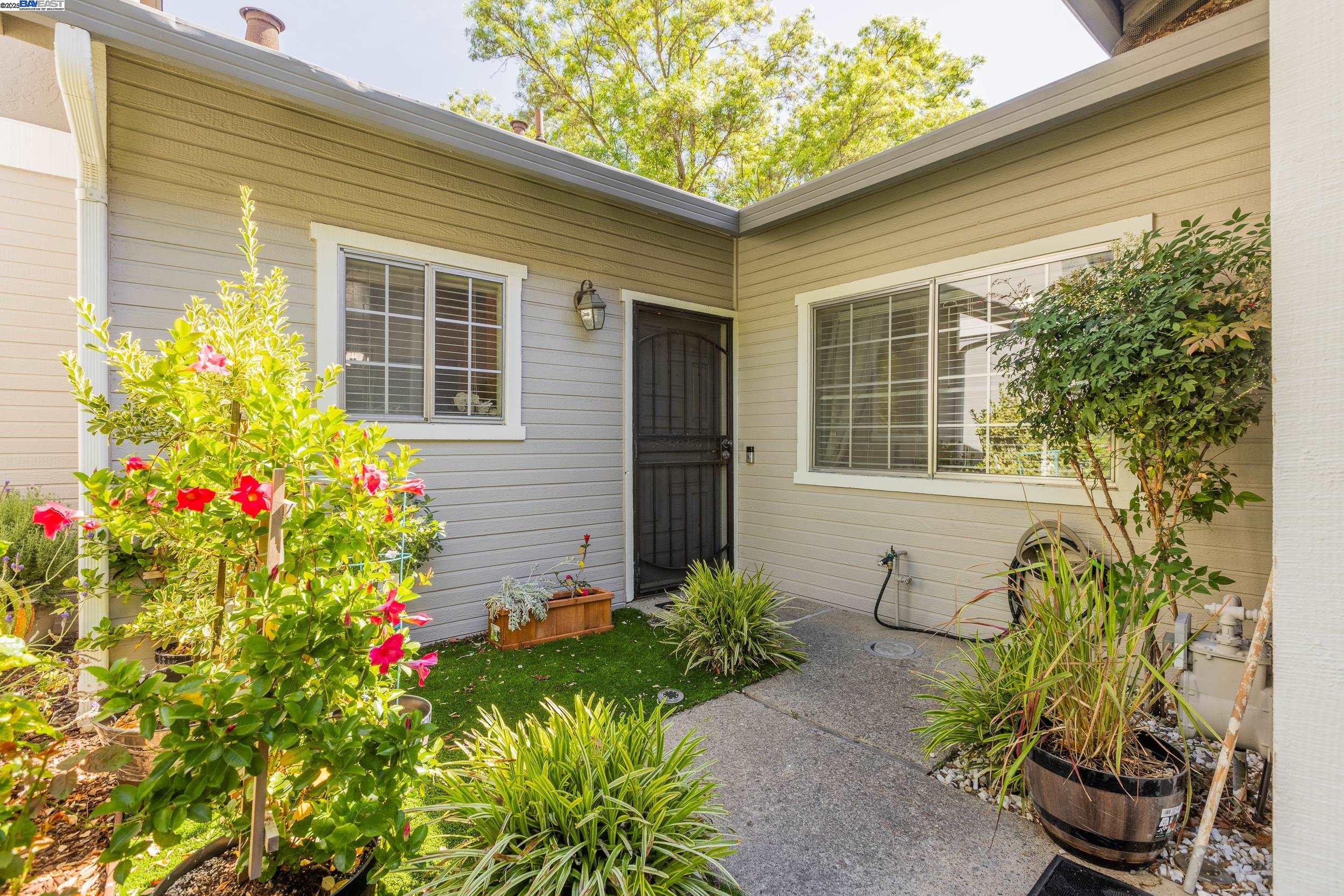 Detail Gallery Image 16 of 20 For 286 Birch Creek Dr, Pleasanton,  CA 94566 - 2 Beds | 2 Baths
