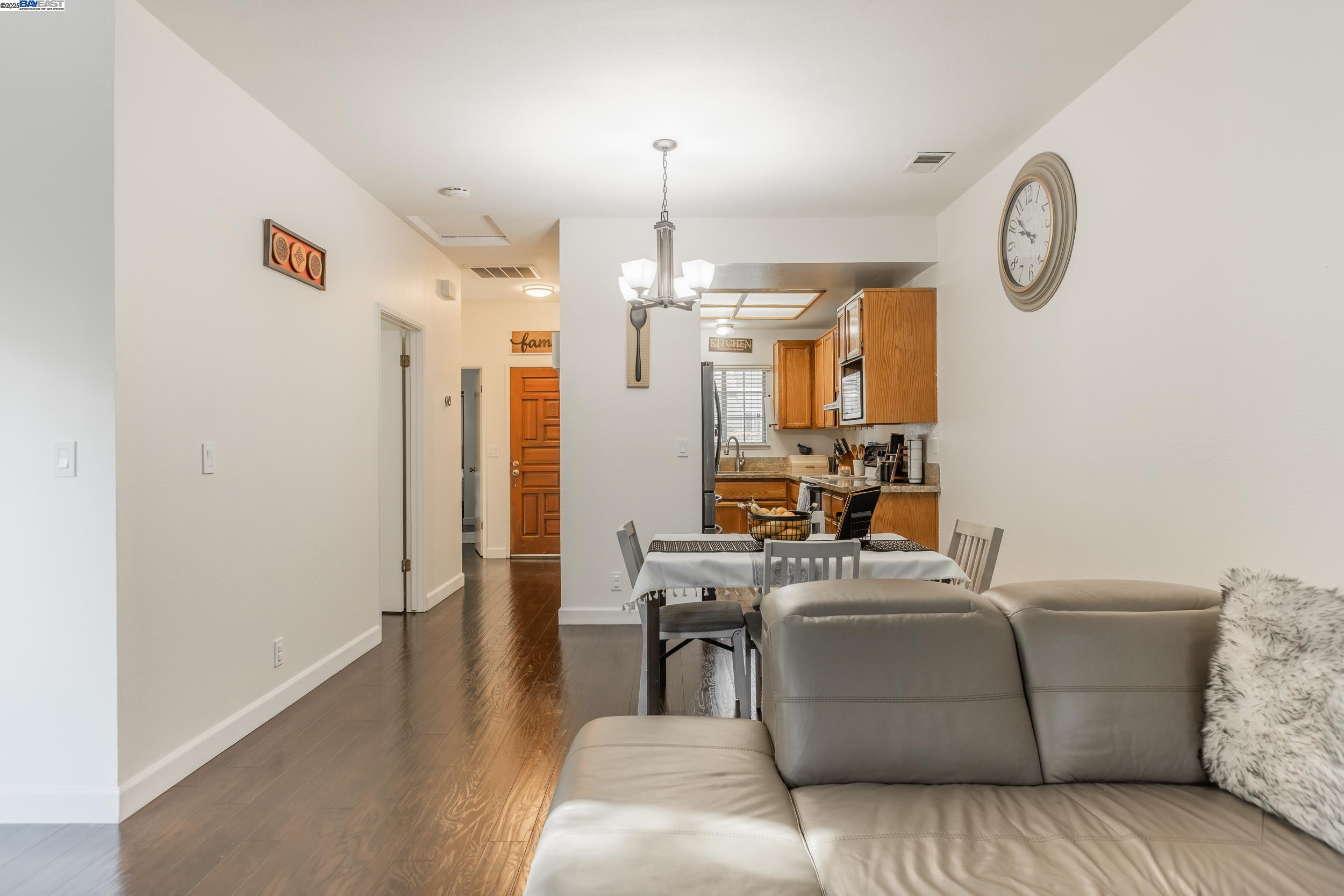 Detail Gallery Image 3 of 20 For 286 Birch Creek Dr, Pleasanton,  CA 94566 - 2 Beds | 2 Baths