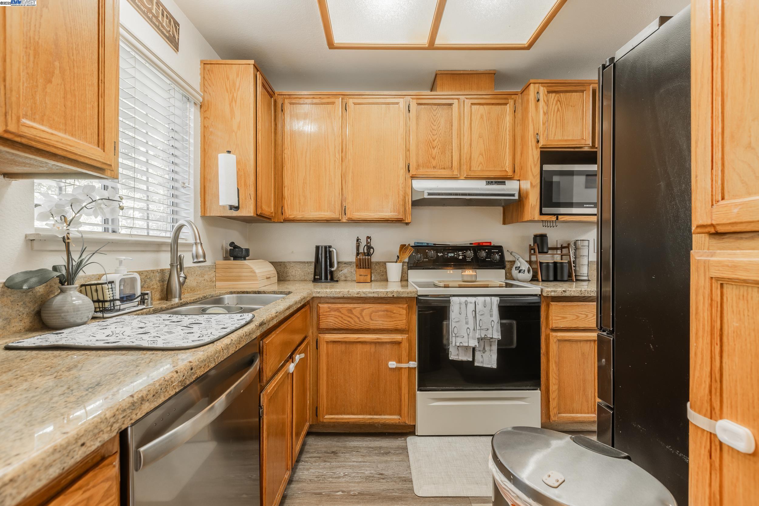 Detail Gallery Image 5 of 20 For 286 Birch Creek Dr, Pleasanton,  CA 94566 - 2 Beds | 2 Baths