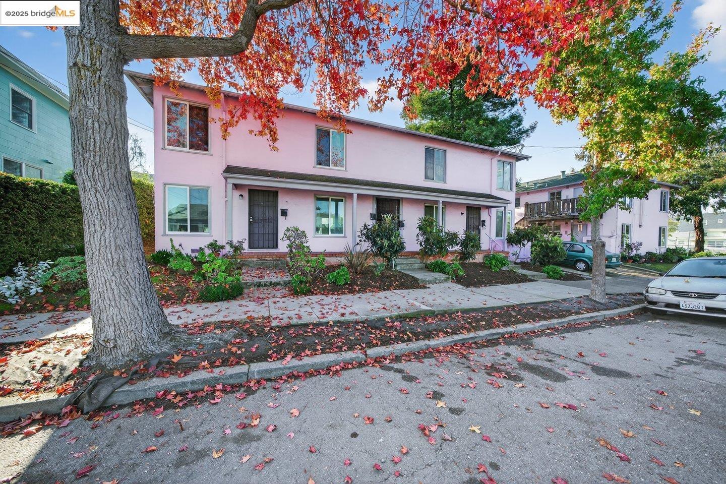 Detail Gallery Image 2 of 22 For 1408 Berkeley Way, Berkeley,  CA 94702 - 1 Beds | 1 Baths