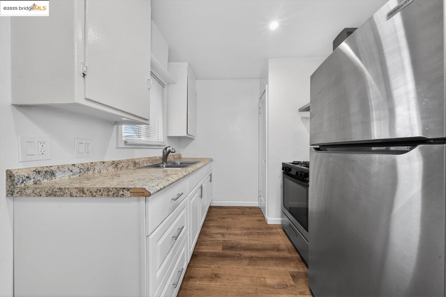 Detail Gallery Image 13 of 22 For 1408 Berkeley Way, Berkeley,  CA 94702 - 1 Beds | 1 Baths