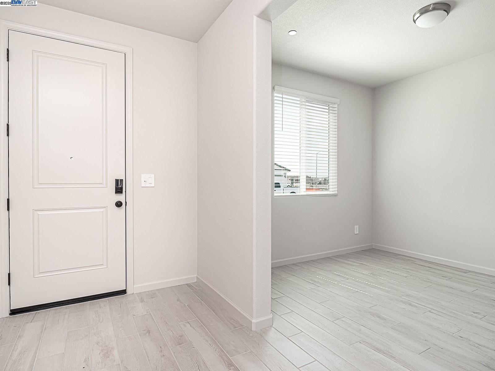 Detail Gallery Image 2 of 13 For 671 Channel Cir, Oakley,  CA 94561 - 4 Beds | 3 Baths
