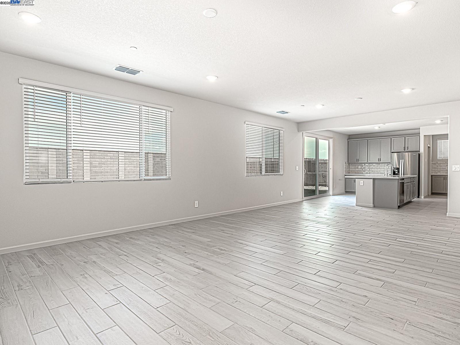 Detail Gallery Image 3 of 13 For 671 Channel Cir, Oakley,  CA 94561 - 4 Beds | 3 Baths
