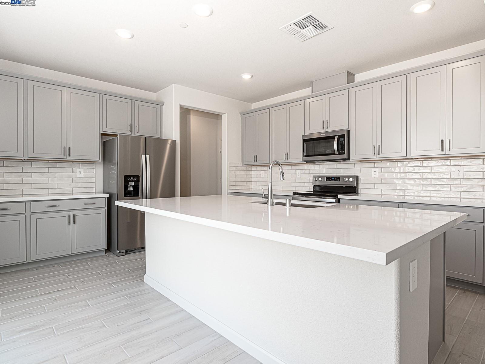 Detail Gallery Image 4 of 13 For 671 Channel Cir, Oakley,  CA 94561 - 4 Beds | 3 Baths