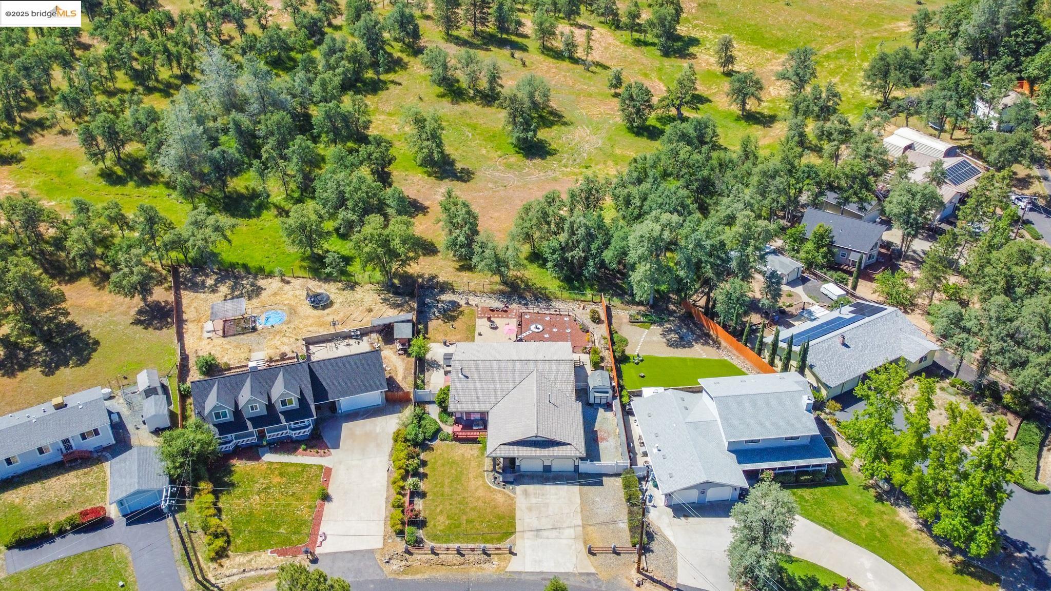 Detail Gallery Image 3 of 46 For 17455 Livermore Ct., Soulsbyville,  CA 95372 - 3 Beds | 2 Baths