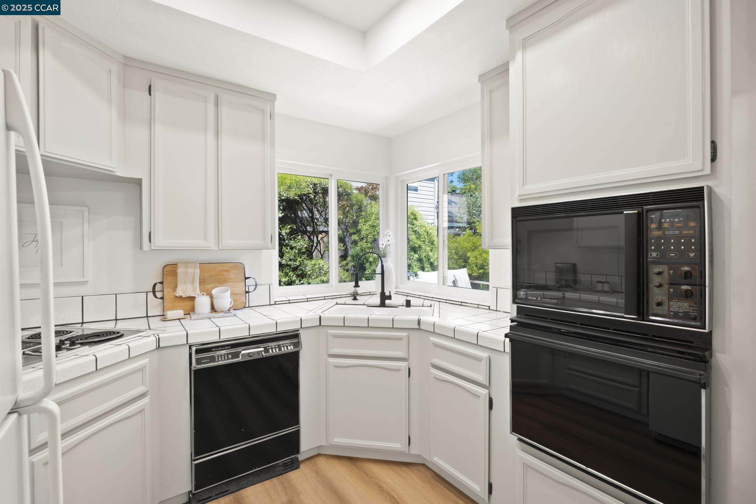 Detail Gallery Image 11 of 40 For 39 Crane Ct, Alameda,  CA 94502 - 3 Beds | 2 Baths