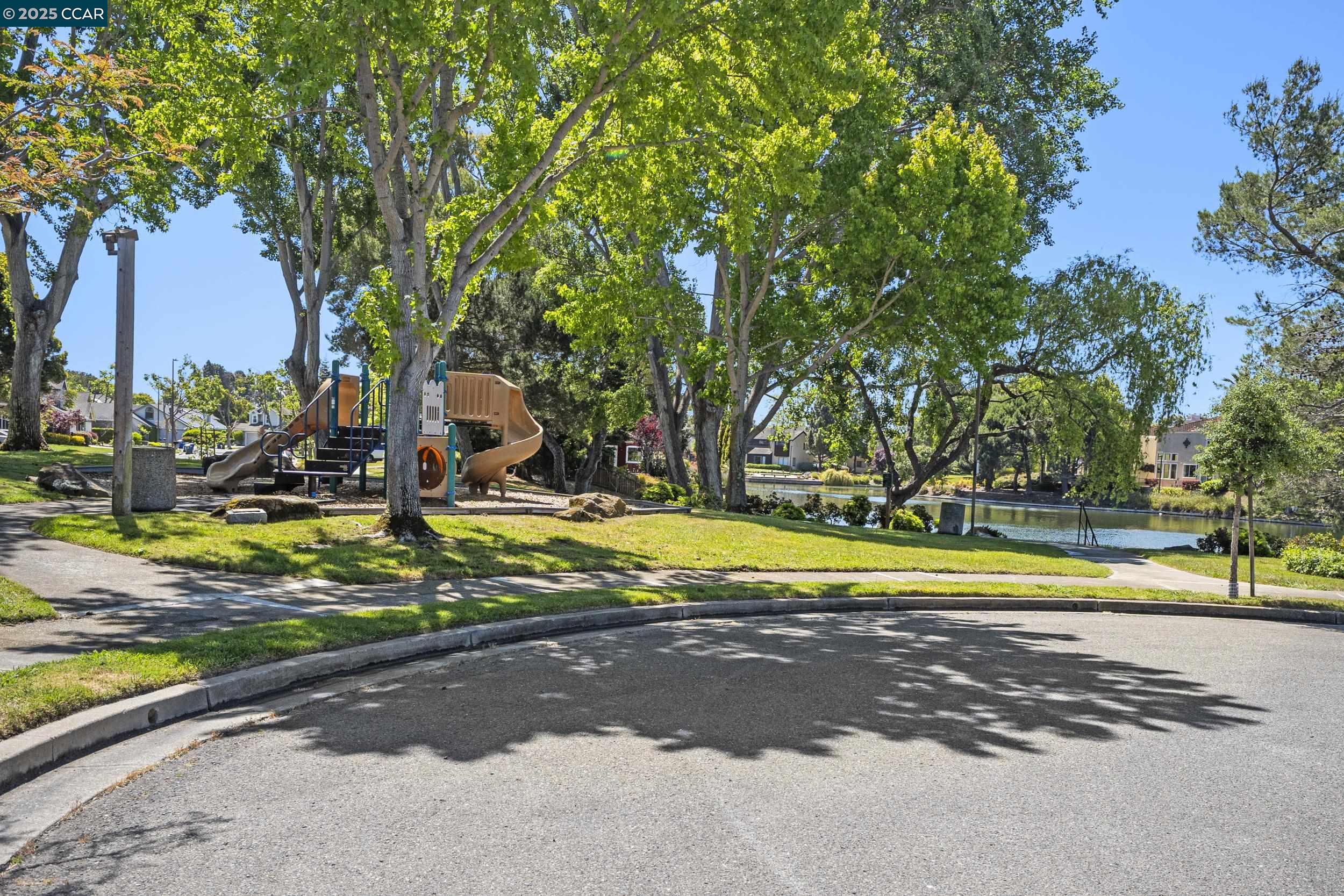 Detail Gallery Image 35 of 40 For 39 Crane Ct, Alameda,  CA 94502 - 3 Beds | 2 Baths