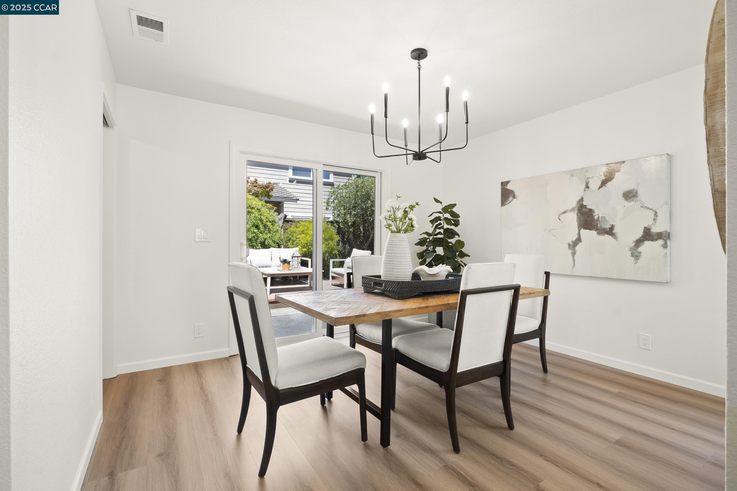 Detail Gallery Image 5 of 40 For 39 Crane Ct, Alameda,  CA 94502 - 3 Beds | 2 Baths