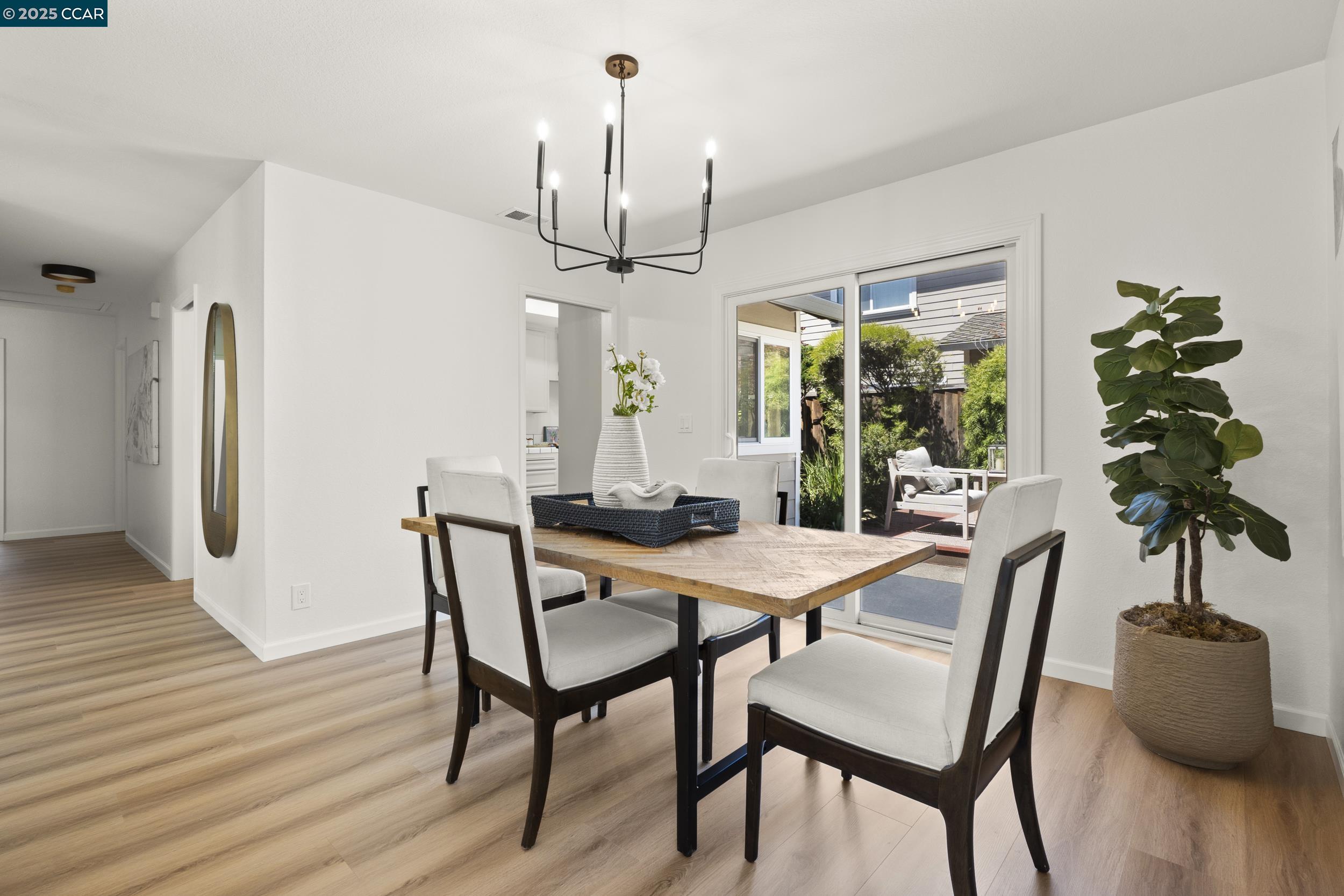 Detail Gallery Image 9 of 40 For 39 Crane Ct, Alameda,  CA 94502 - 3 Beds | 2 Baths